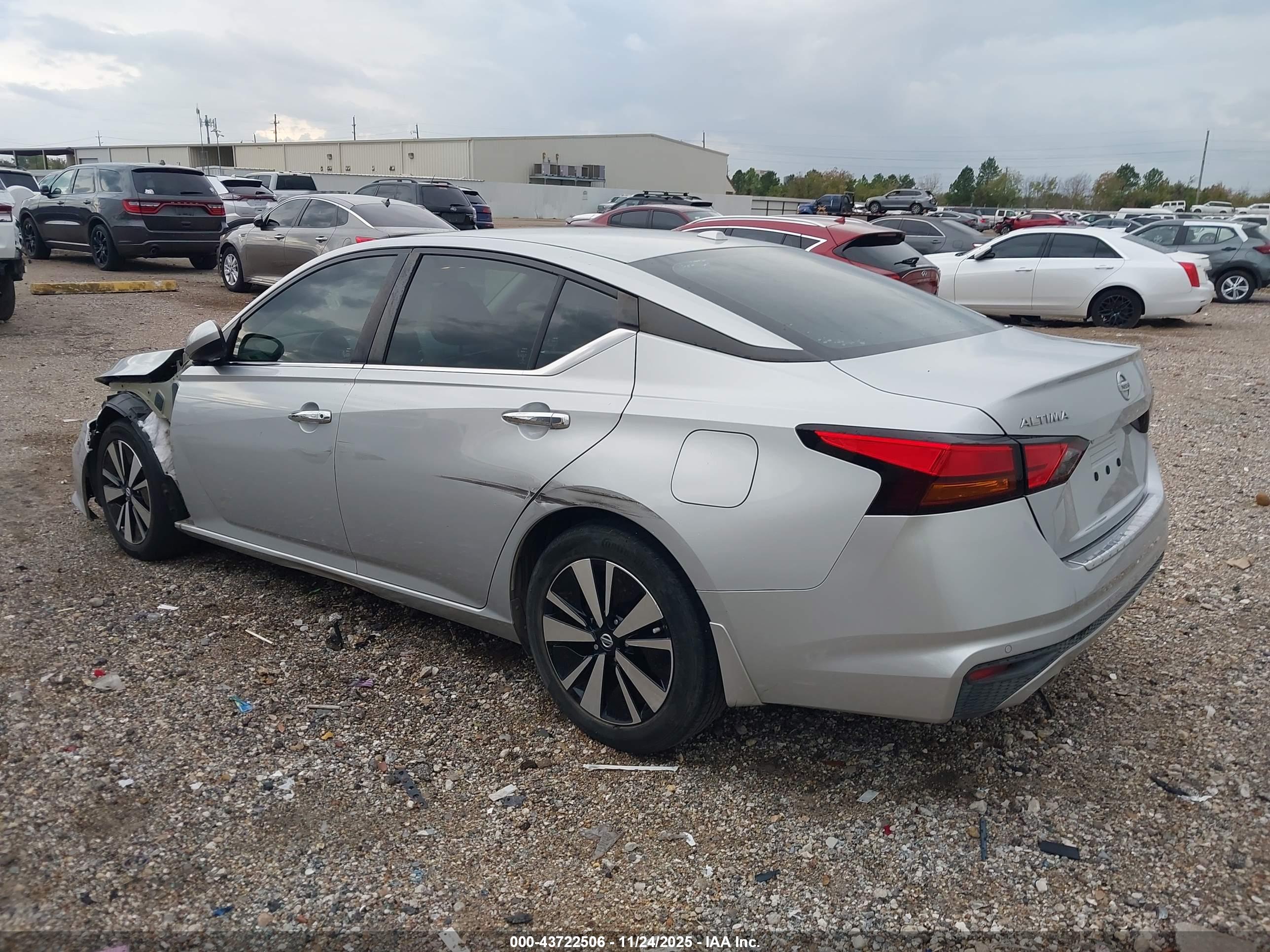 NISSAN ALTIMA image 3
