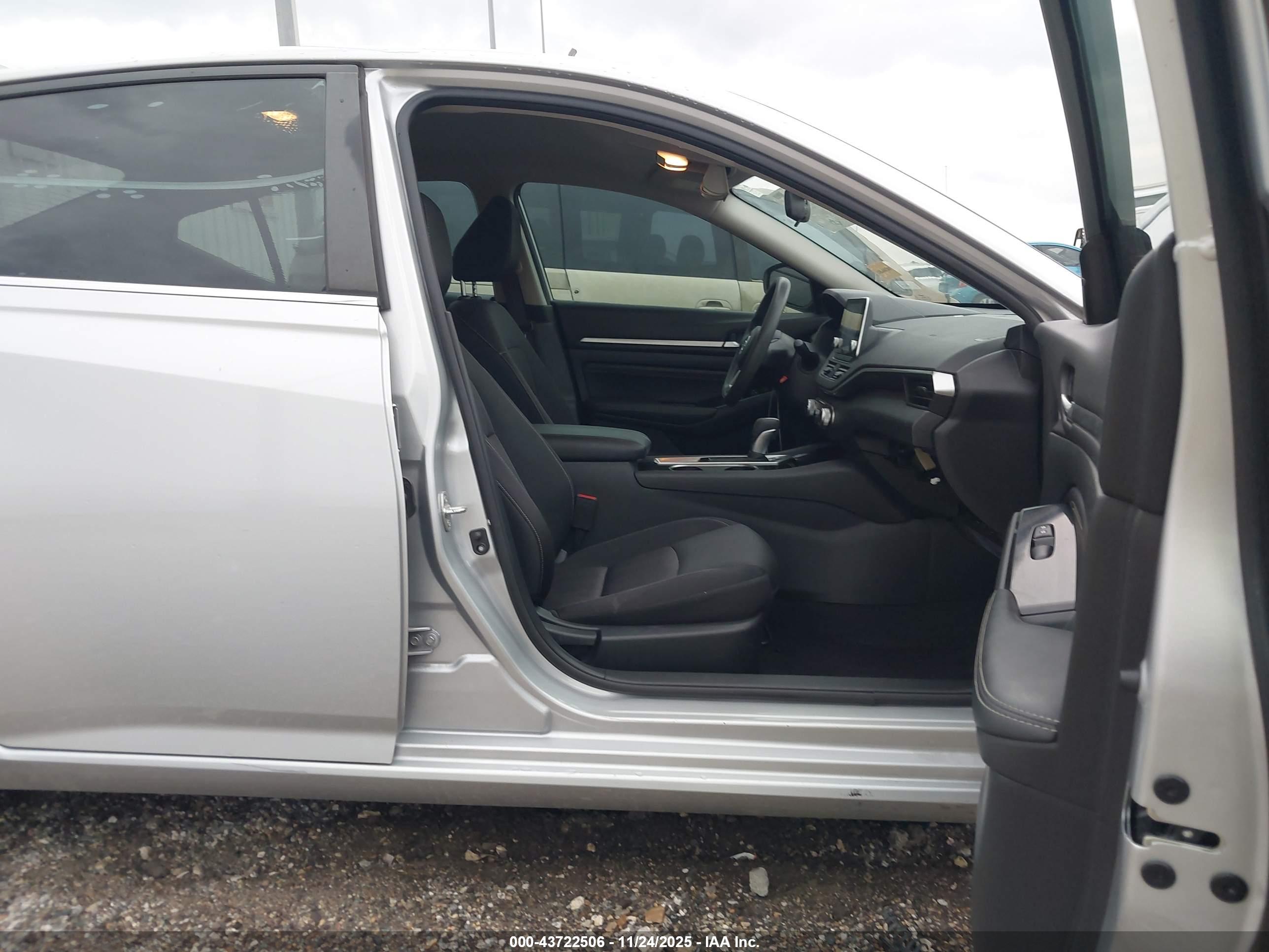 NISSAN ALTIMA image 5