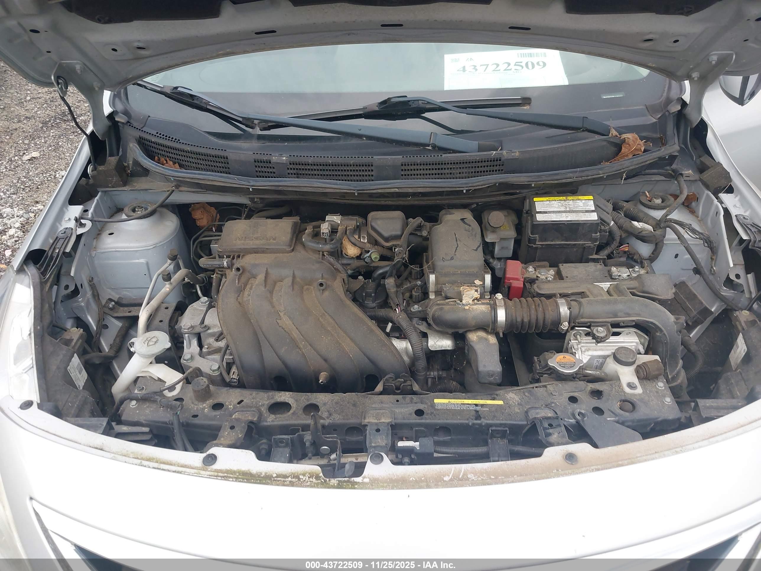 NISSAN VERSA image 10