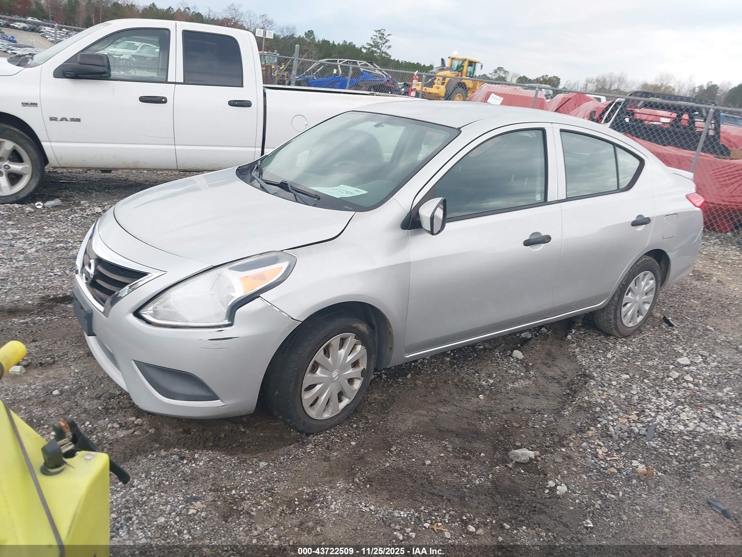 NISSAN VERSA image 2