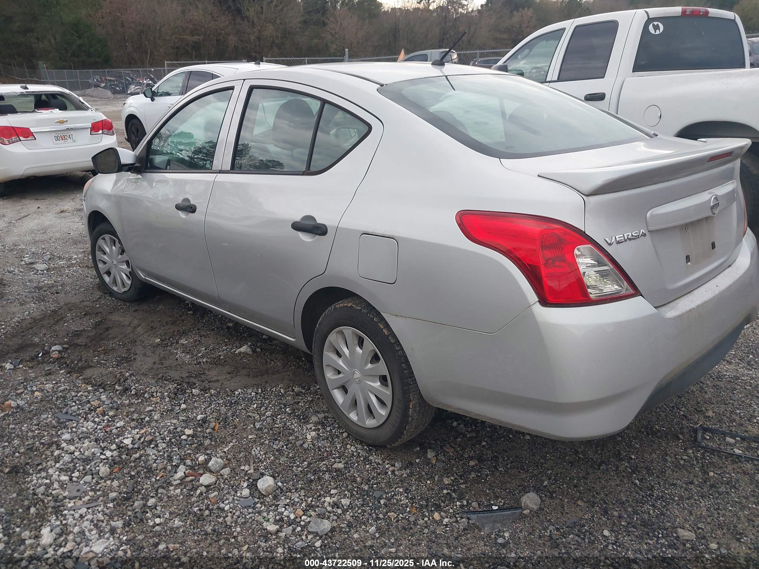 NISSAN VERSA image 3