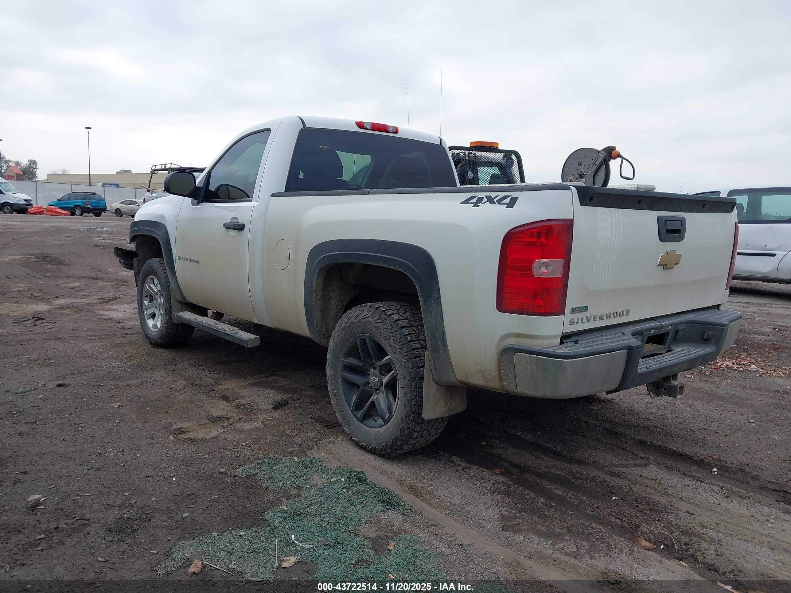 CHEVROLET SILVERADO image 3