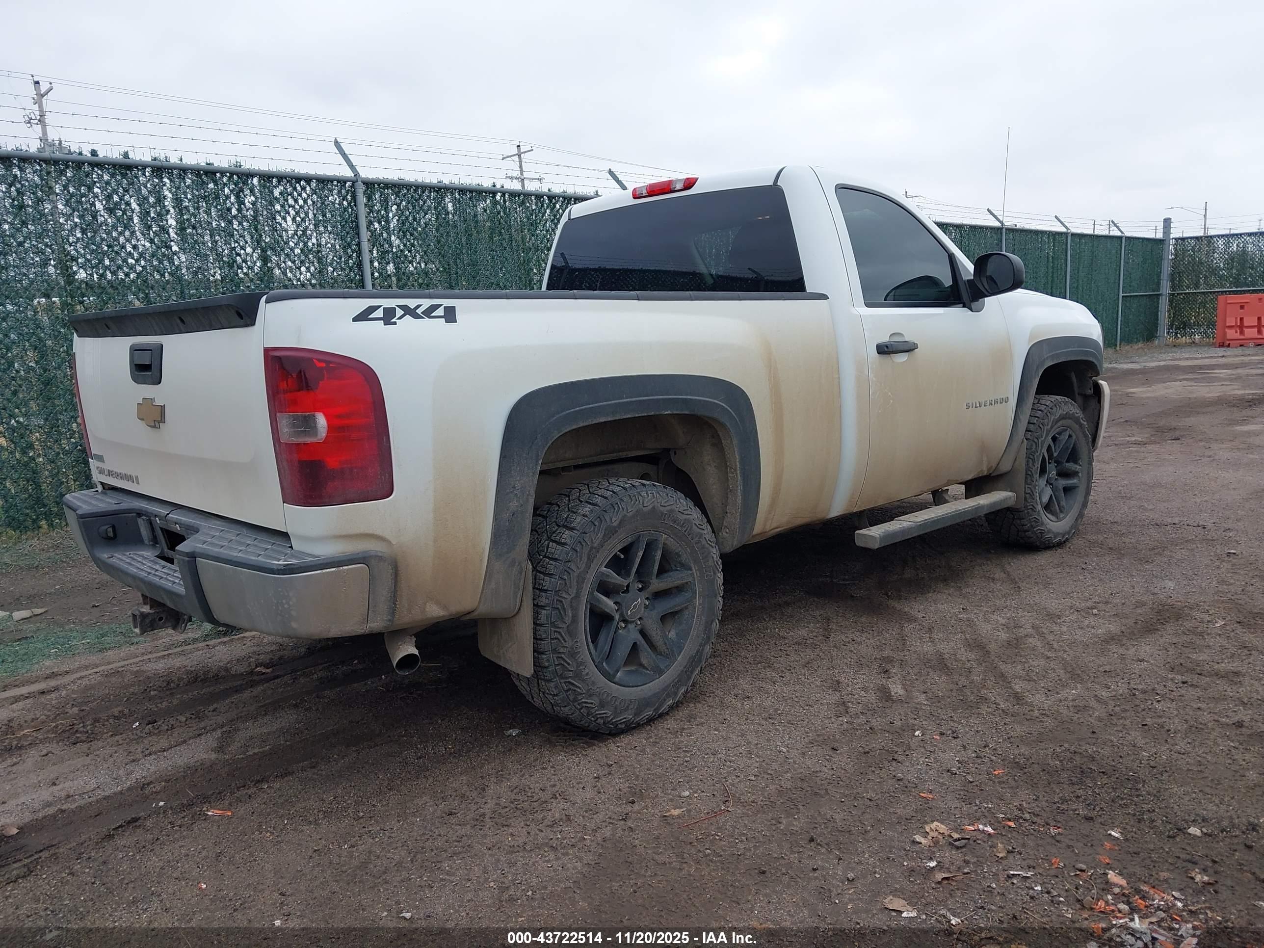 CHEVROLET SILVERADO image 4