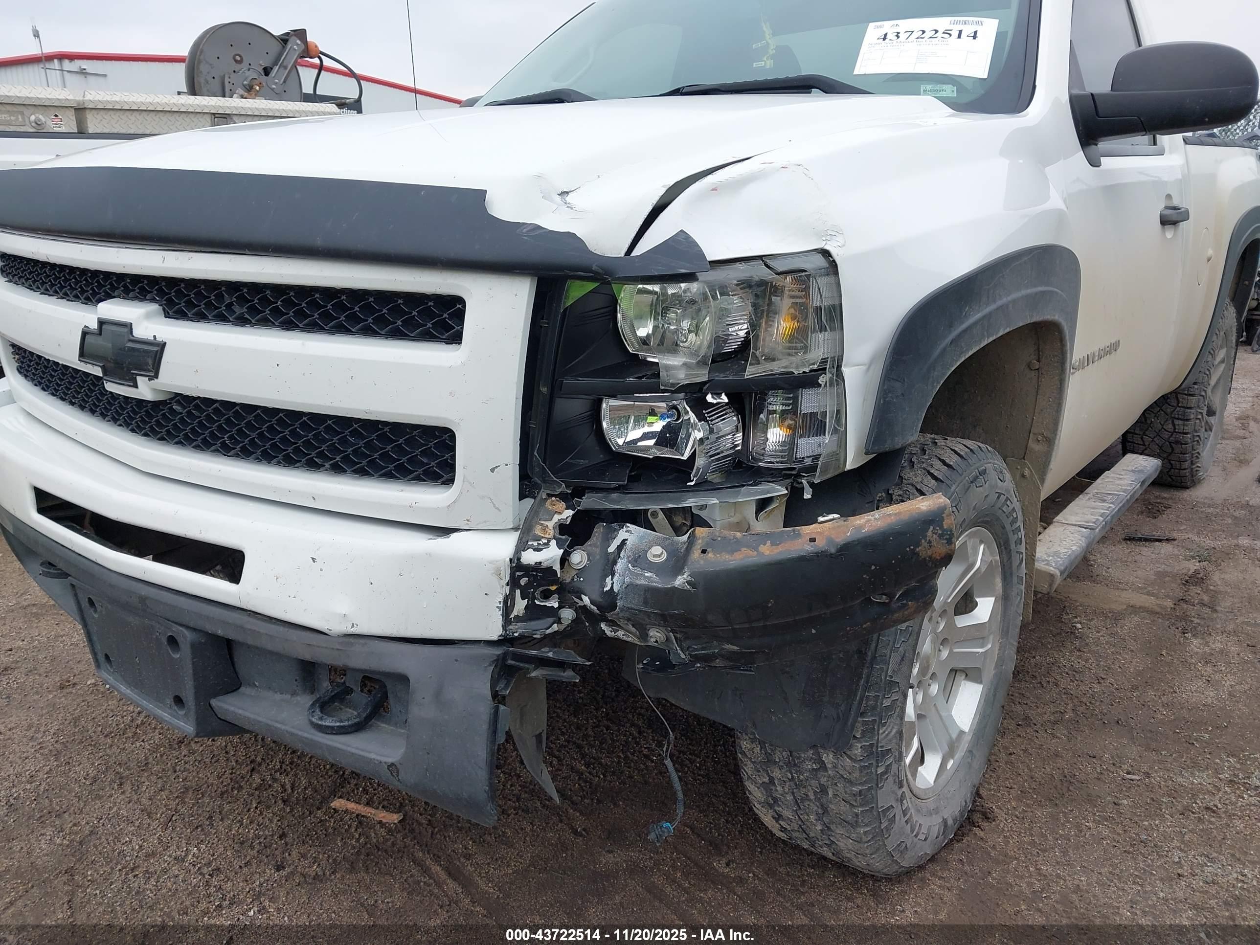 CHEVROLET SILVERADO image 6