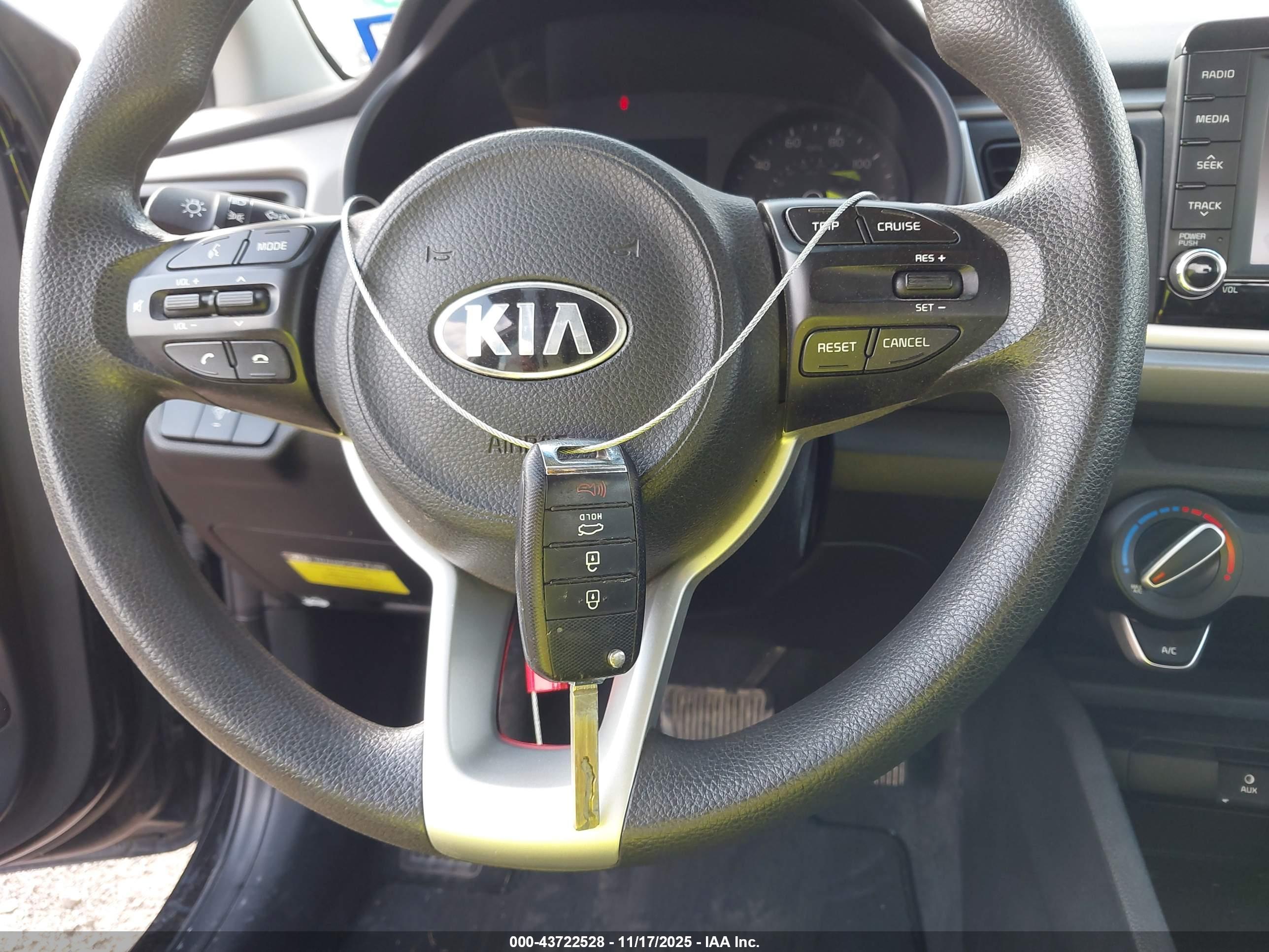 KIA RIO image 11