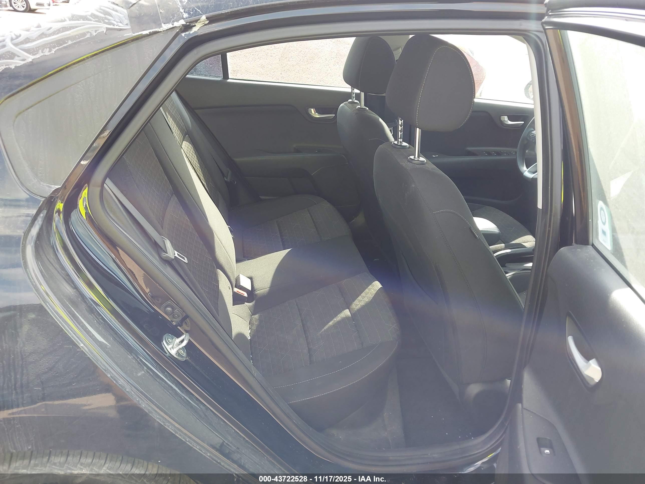 KIA RIO image 8