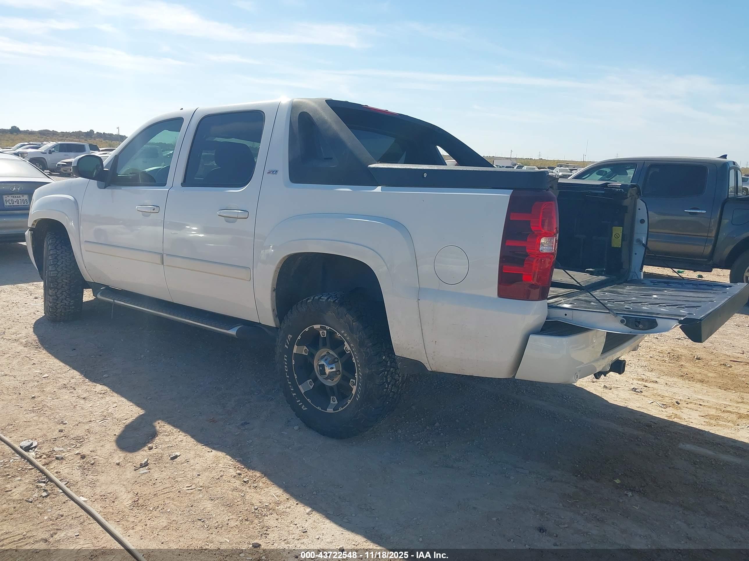 CHEVROLET AVALANCHE image 3