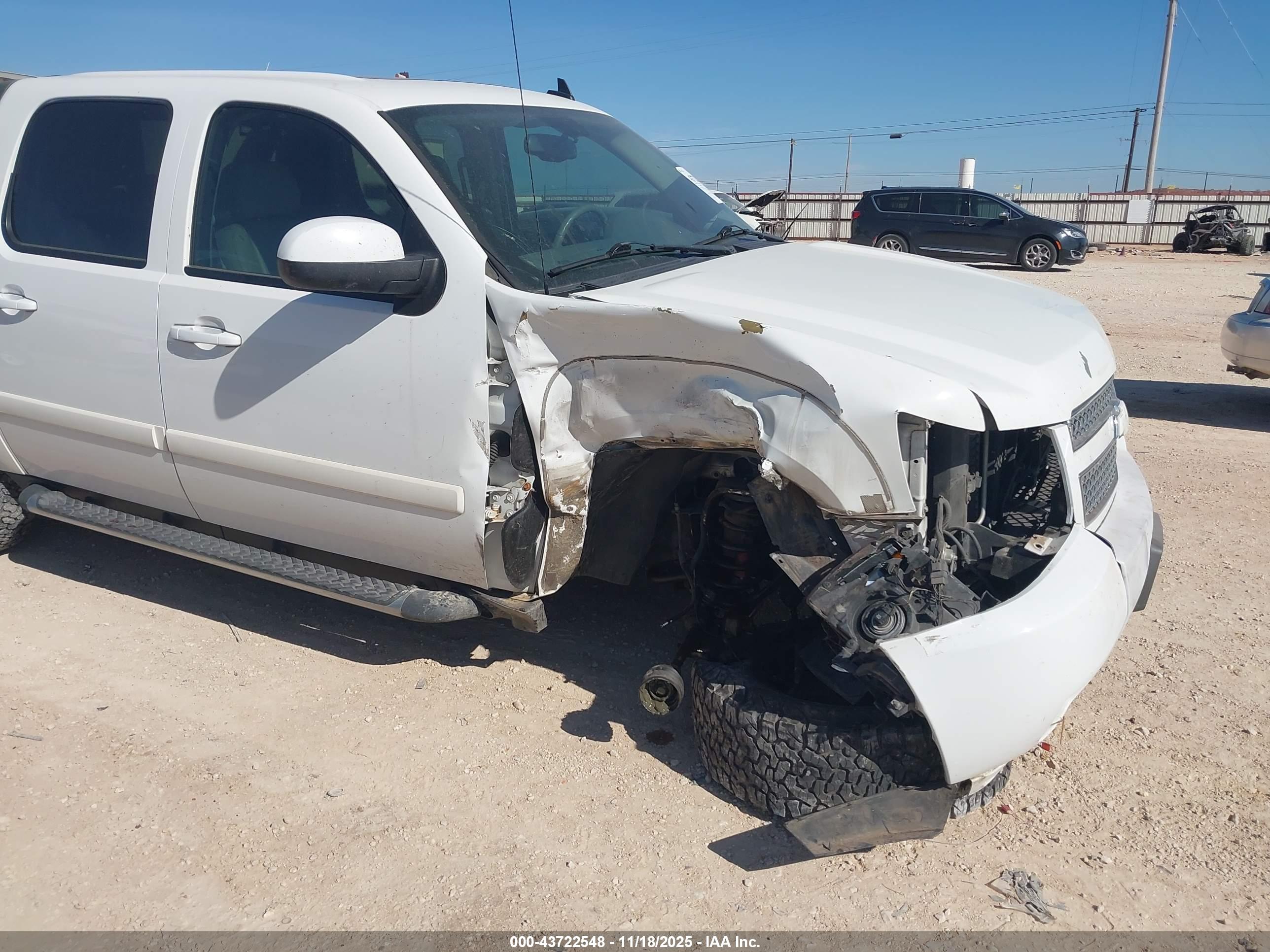 CHEVROLET AVALANCHE image 6