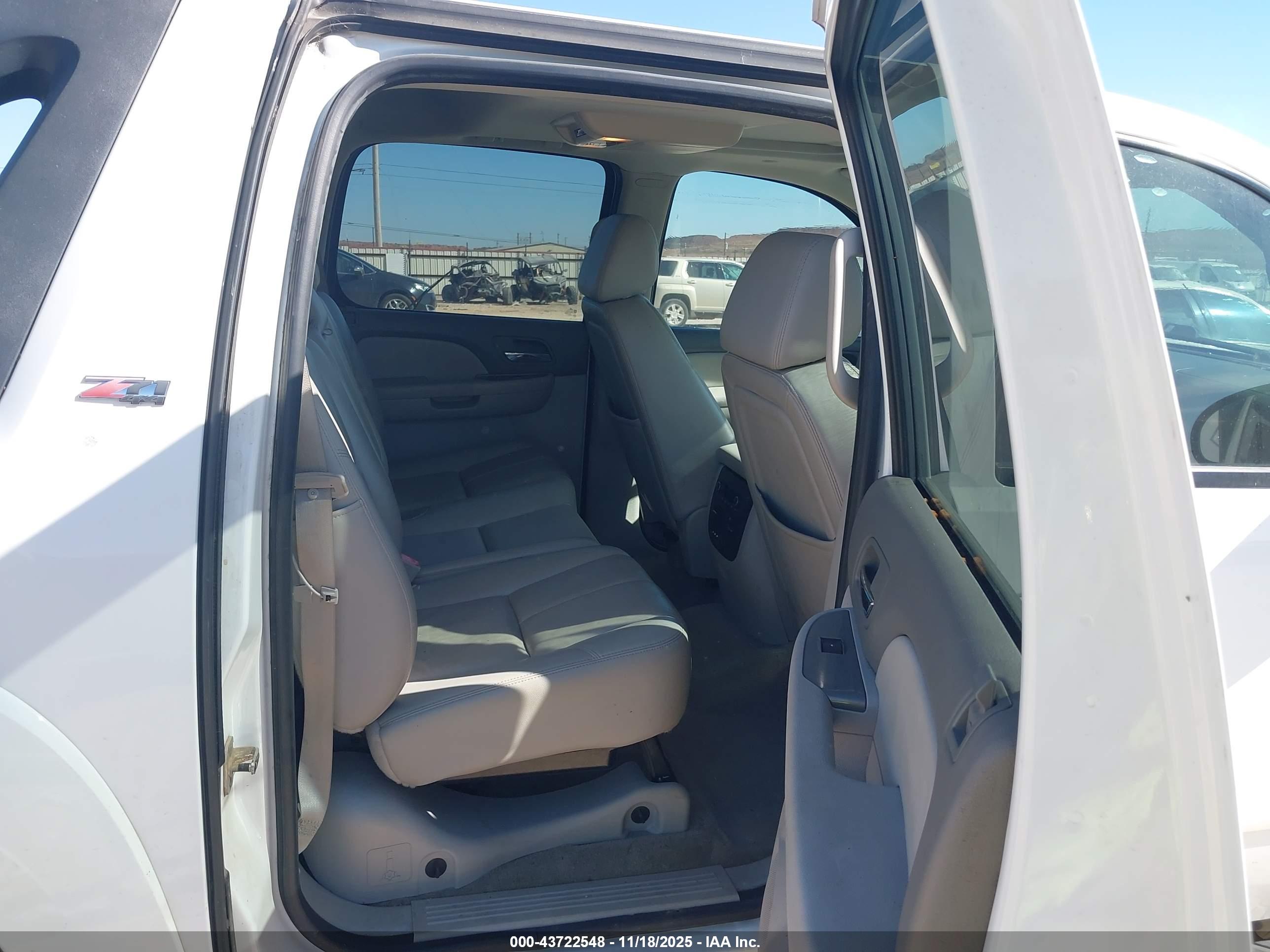CHEVROLET AVALANCHE image 8