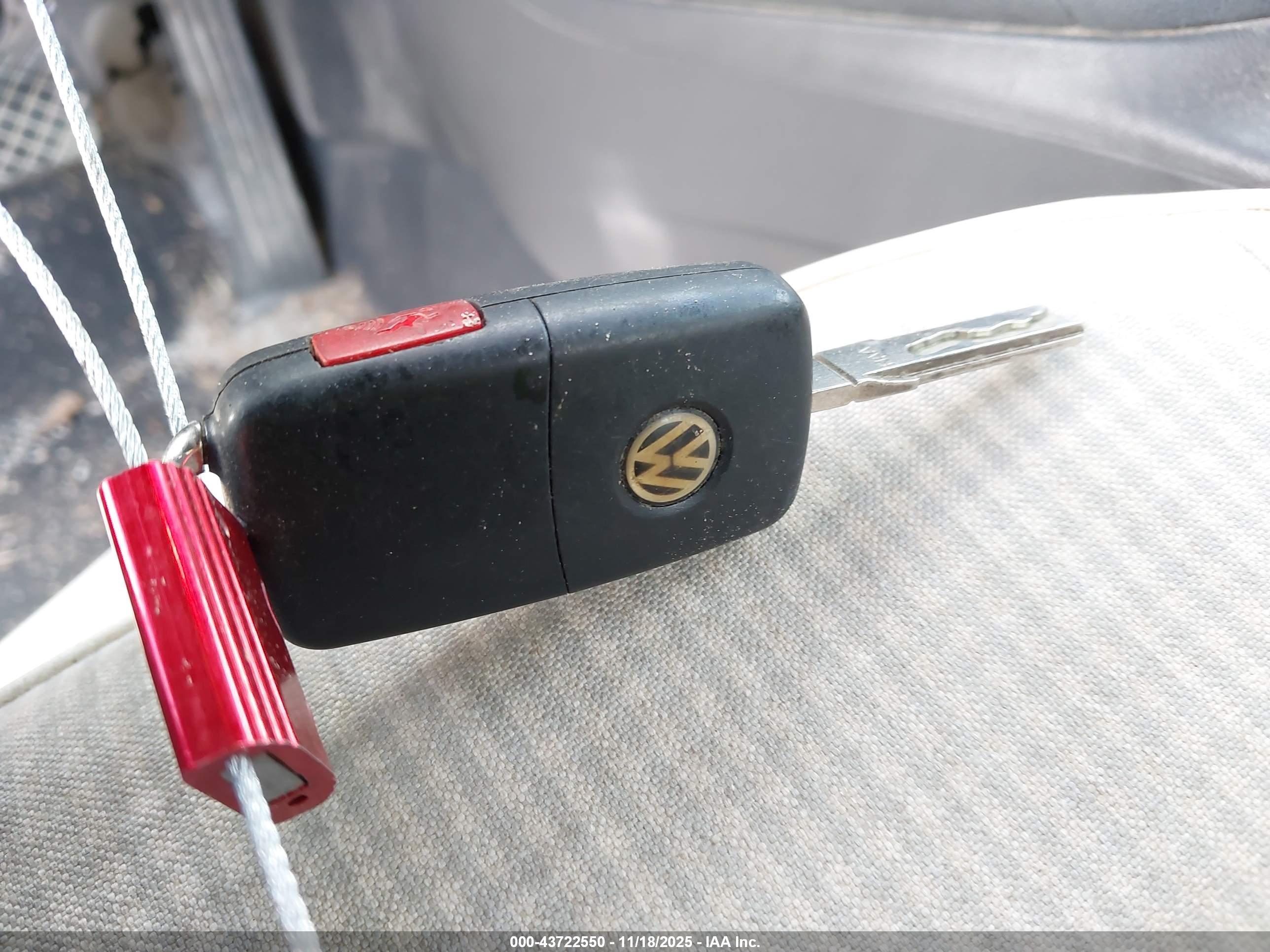 VOLKSWAGEN BEETLE image 11