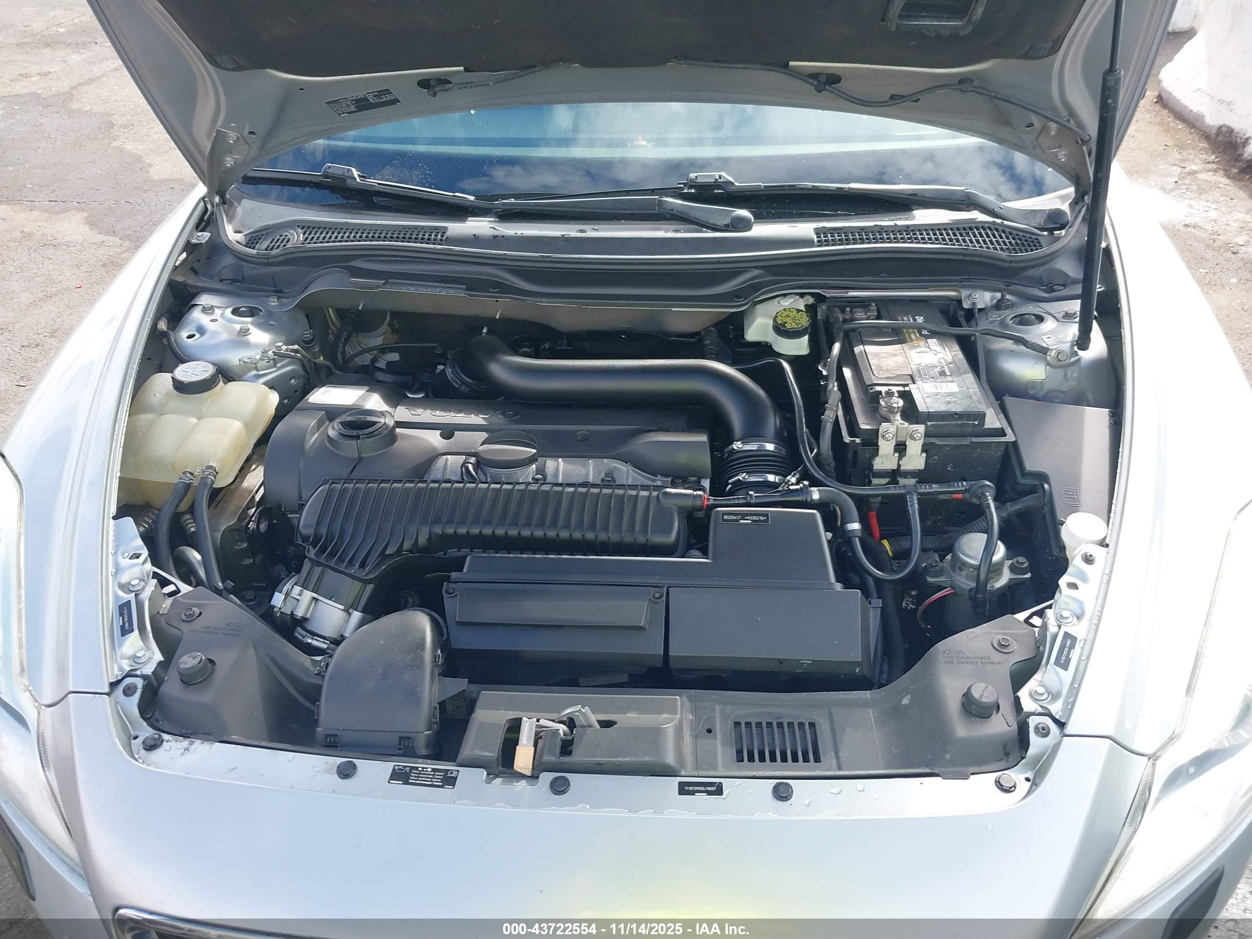 VOLVO C70 image 10