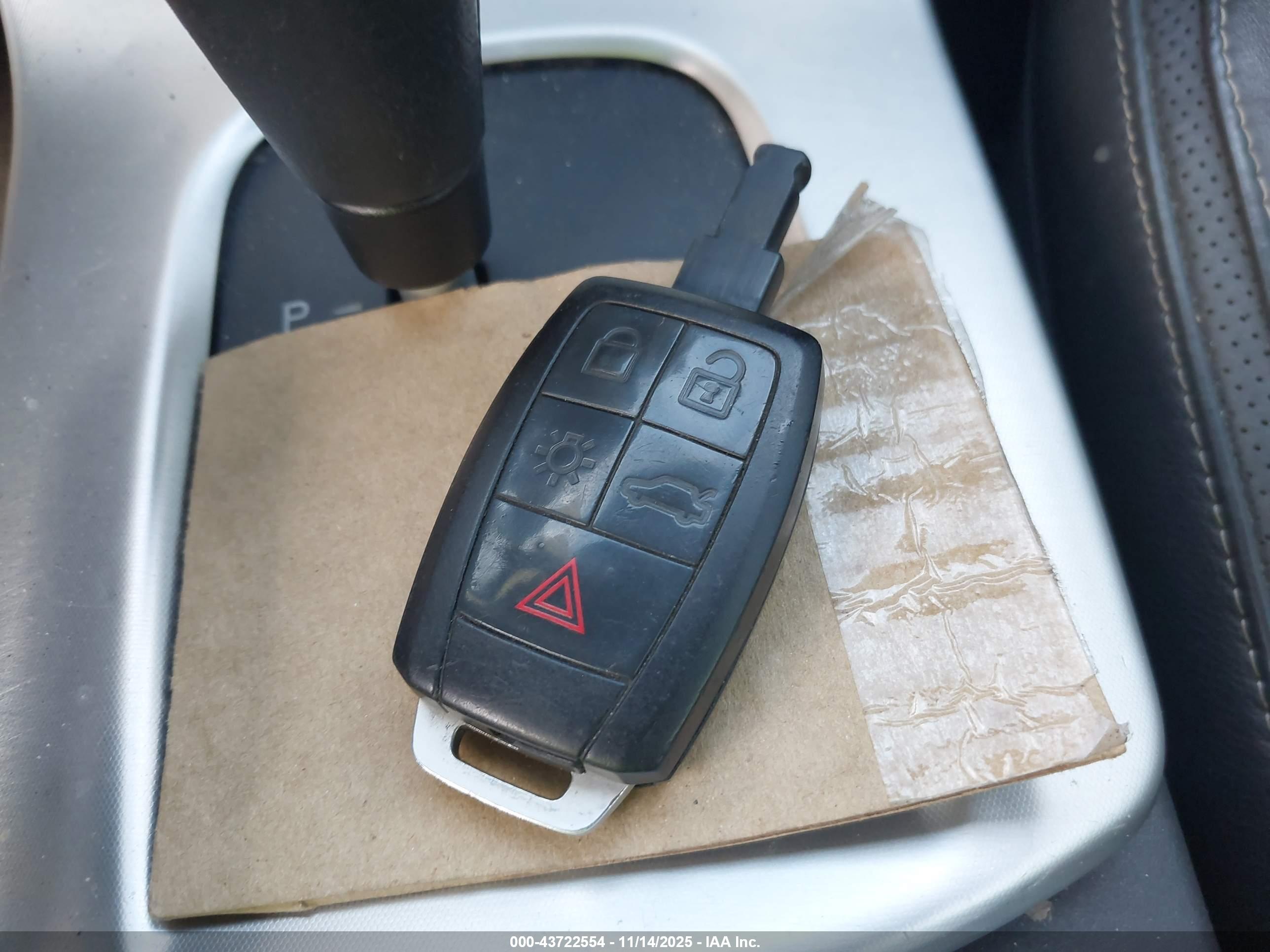 VOLVO C70 image 11