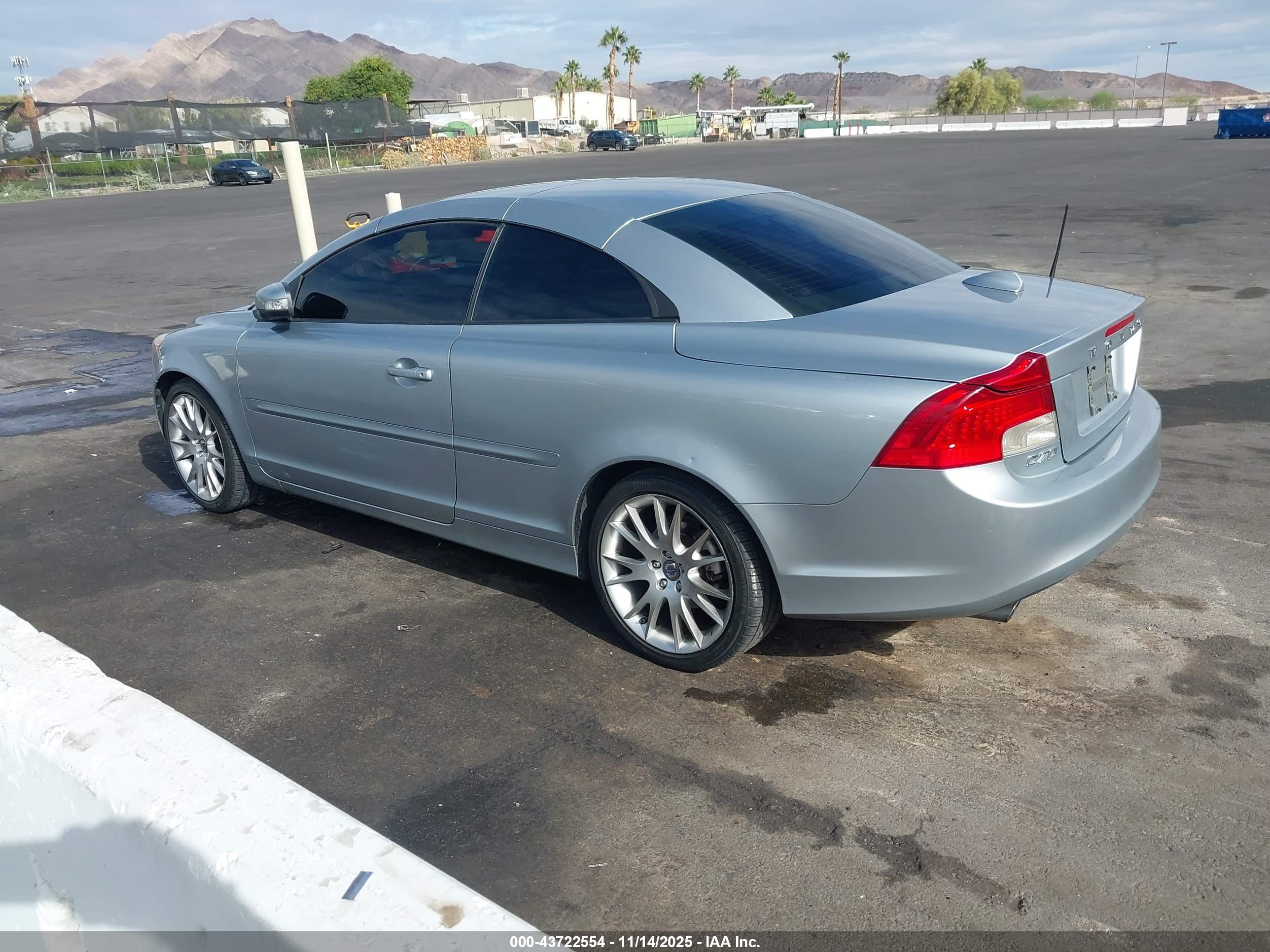 VOLVO C70 image 3
