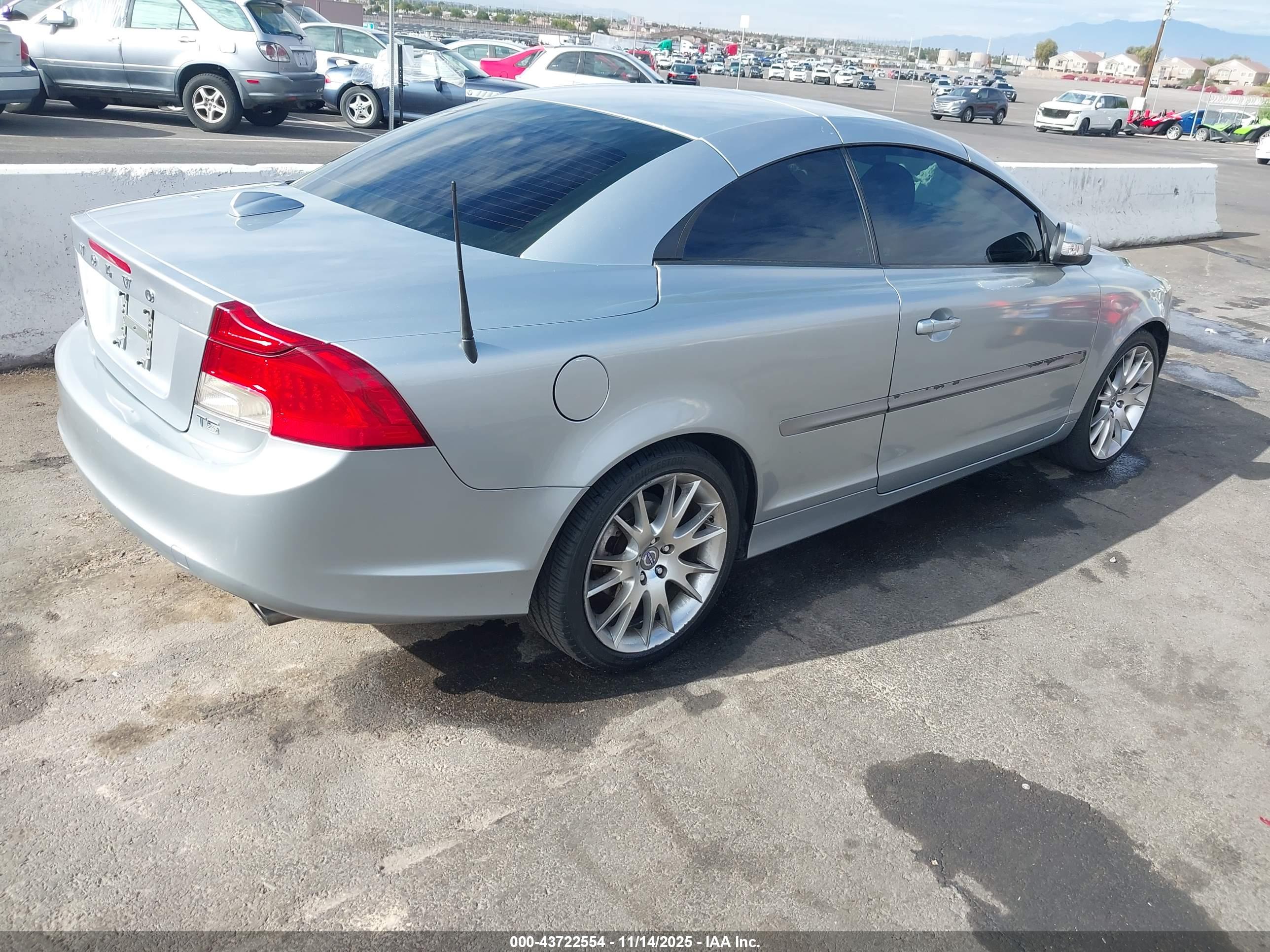 VOLVO C70 image 4