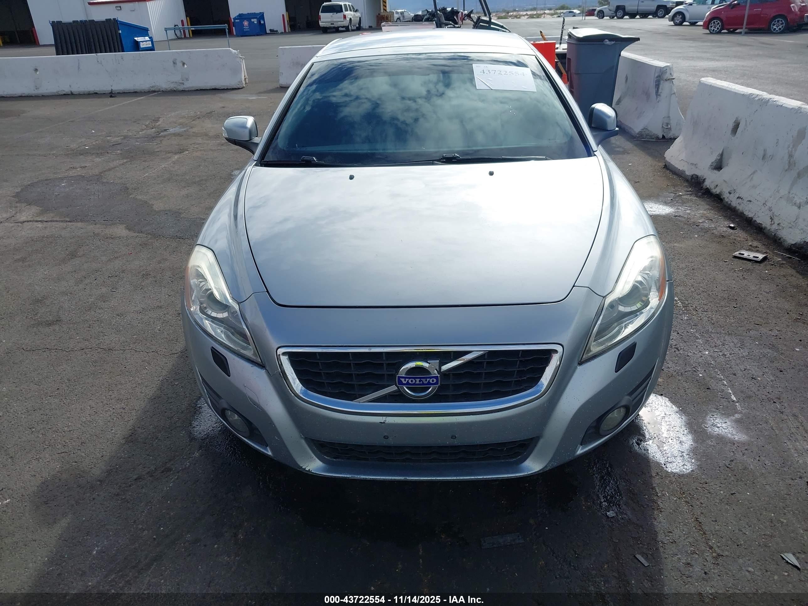 VOLVO C70 image 6