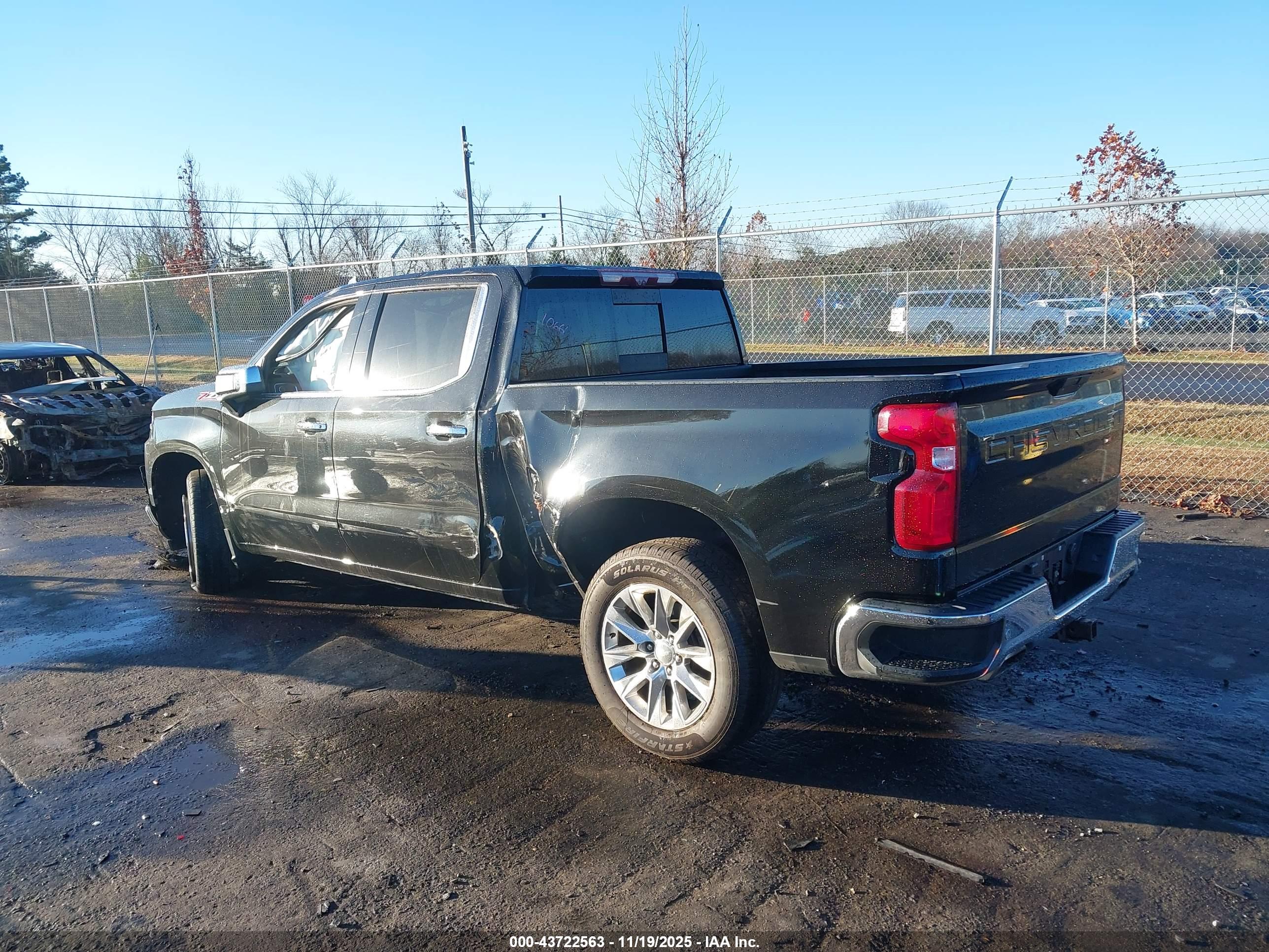 CHEVROLET SILVERADO image 3
