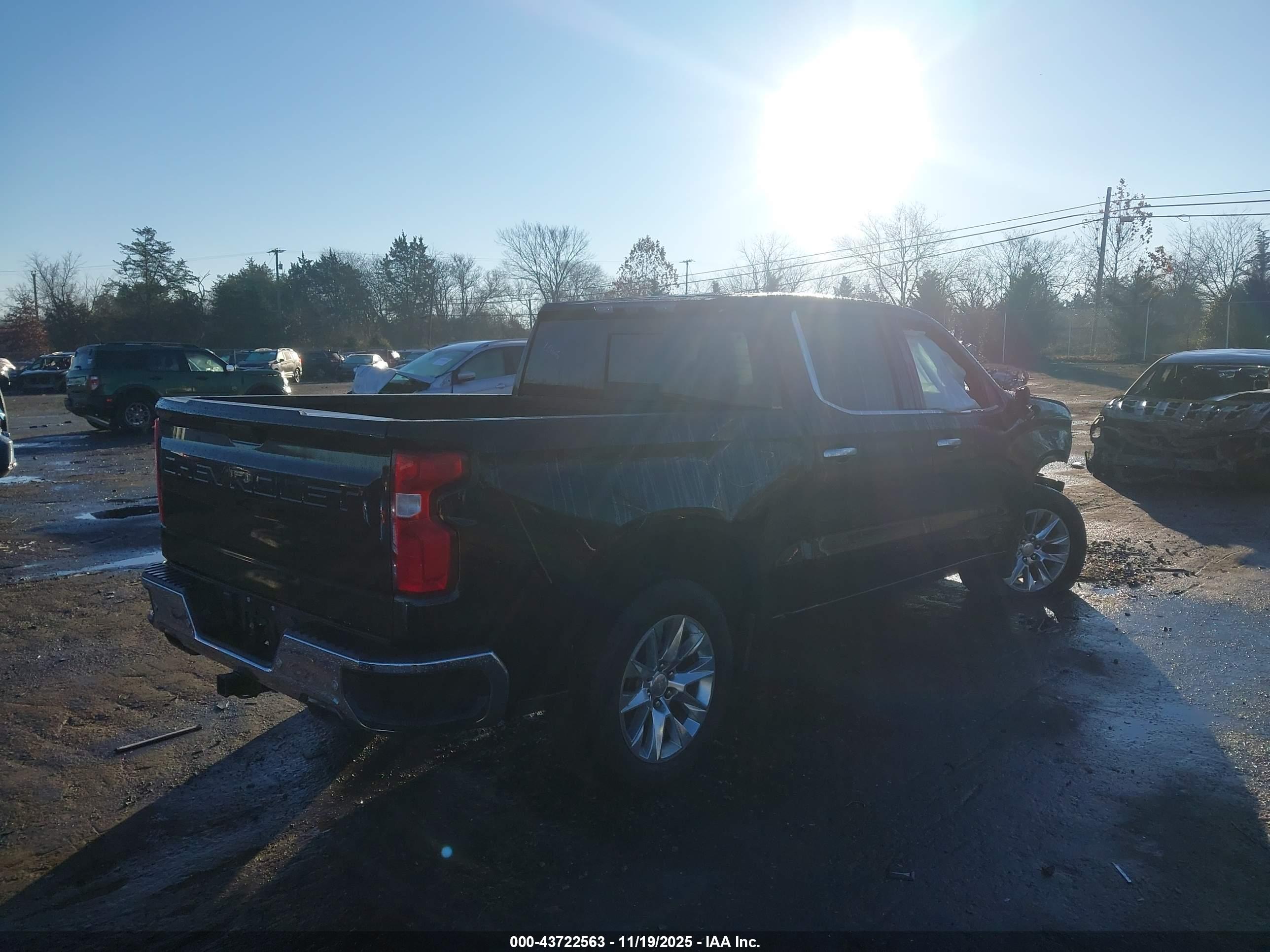 CHEVROLET SILVERADO image 4
