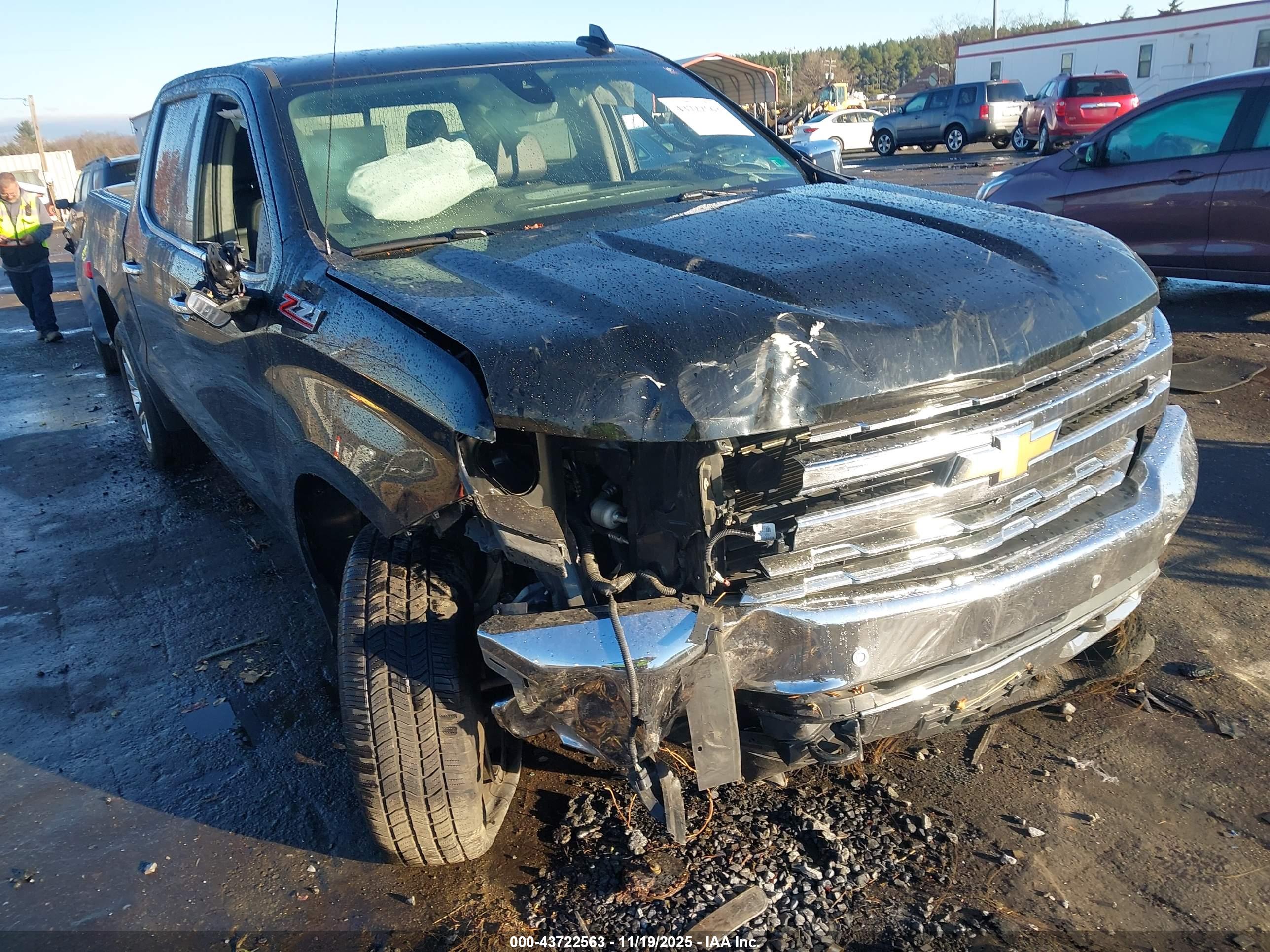 CHEVROLET SILVERADO image 6