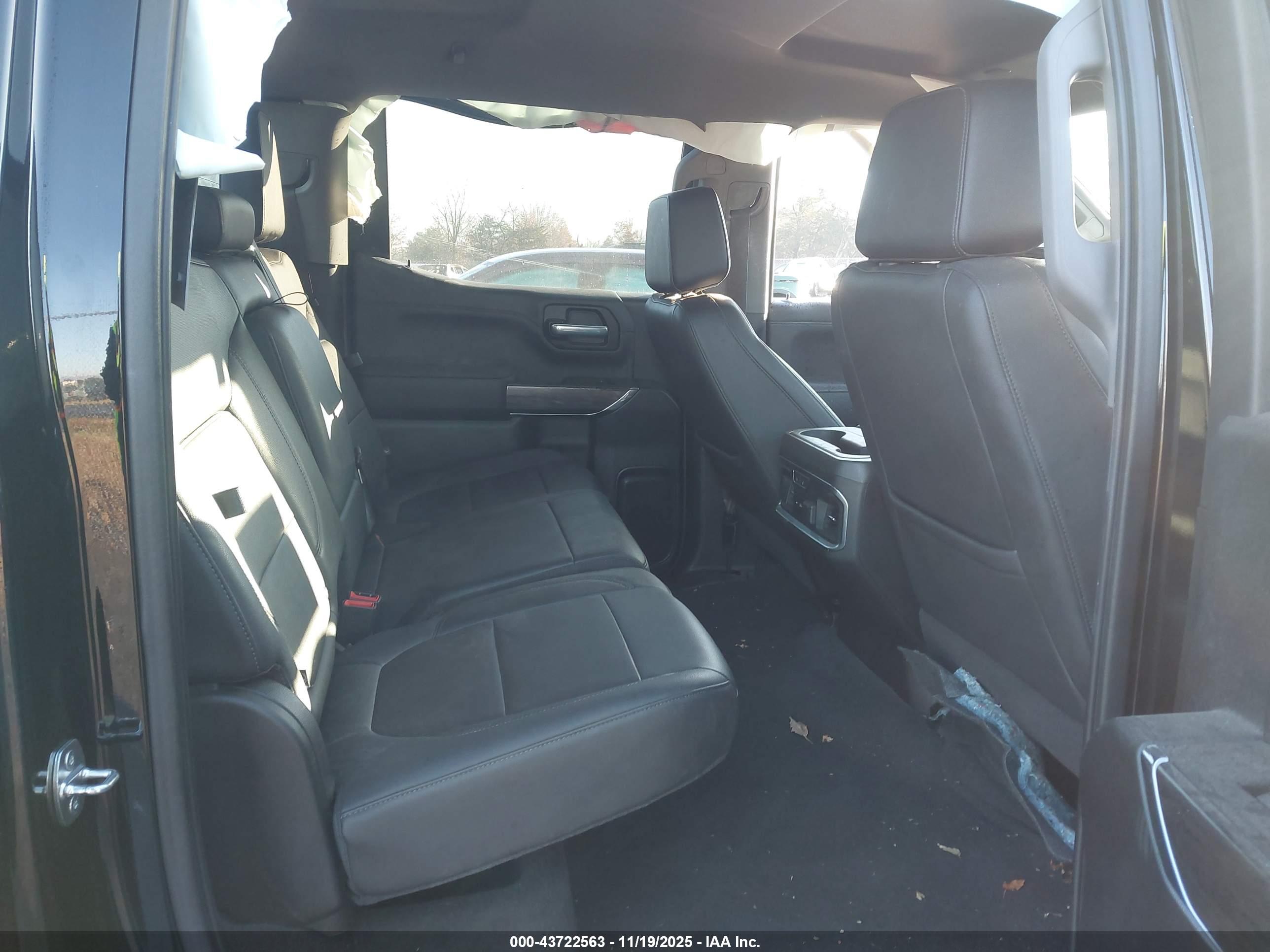 CHEVROLET SILVERADO image 8