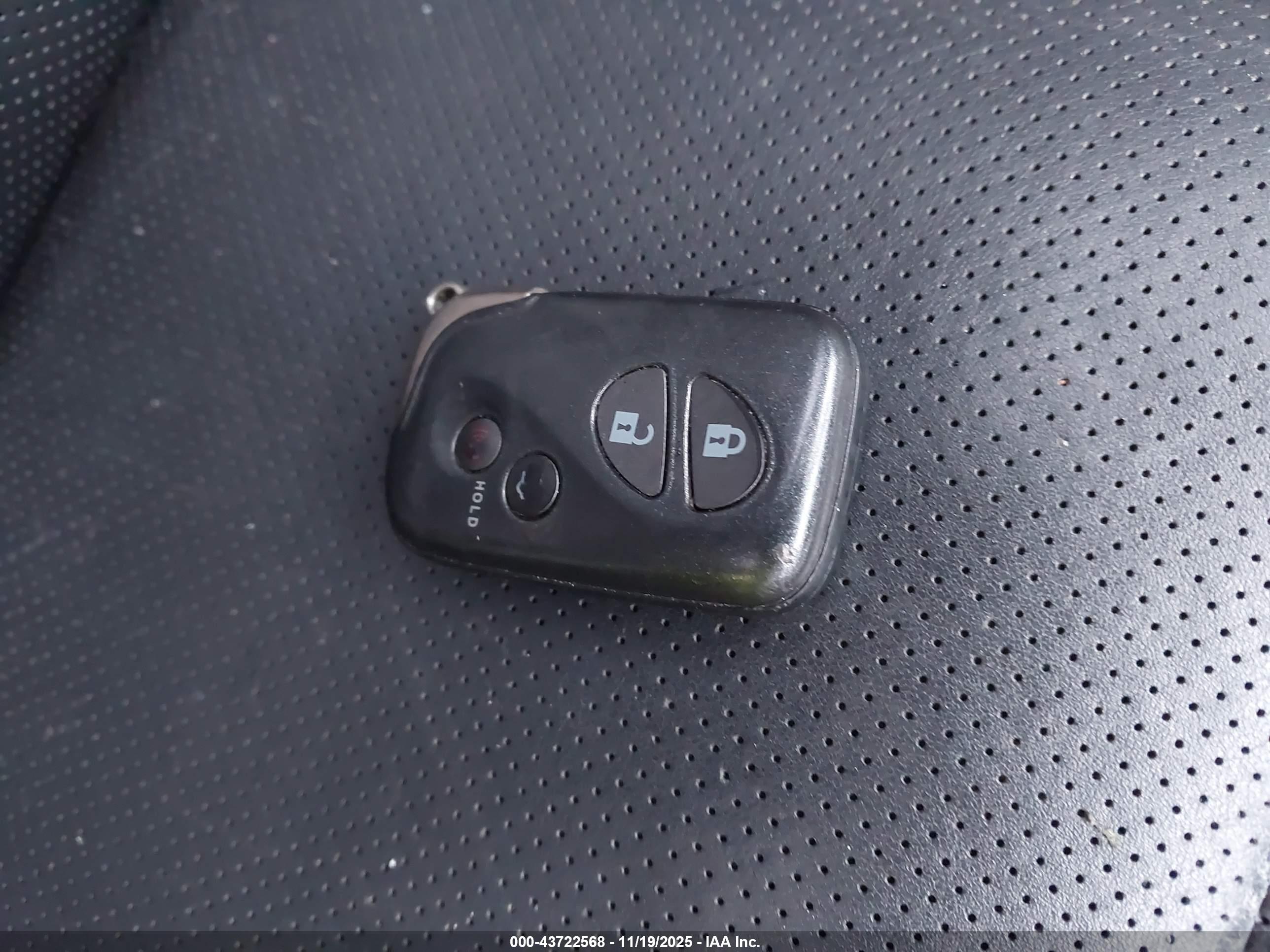 LEXUS IS image 11