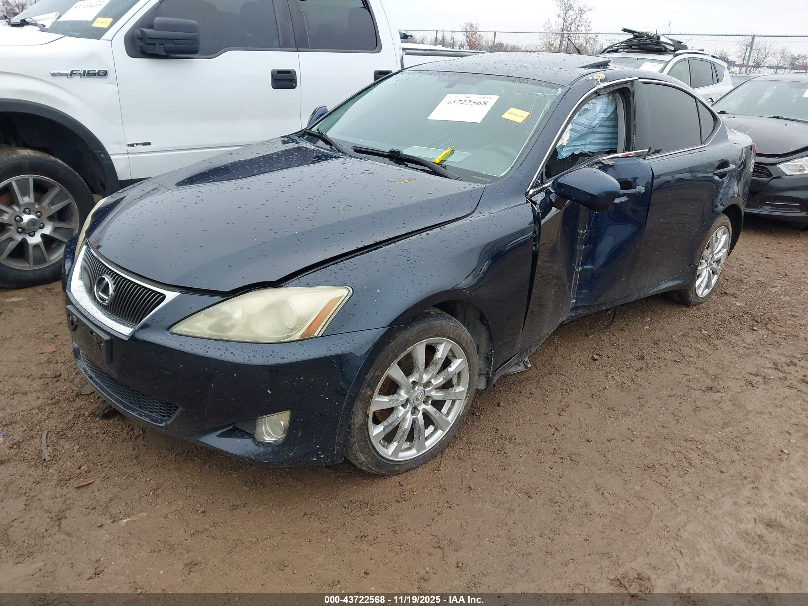 LEXUS IS image 2