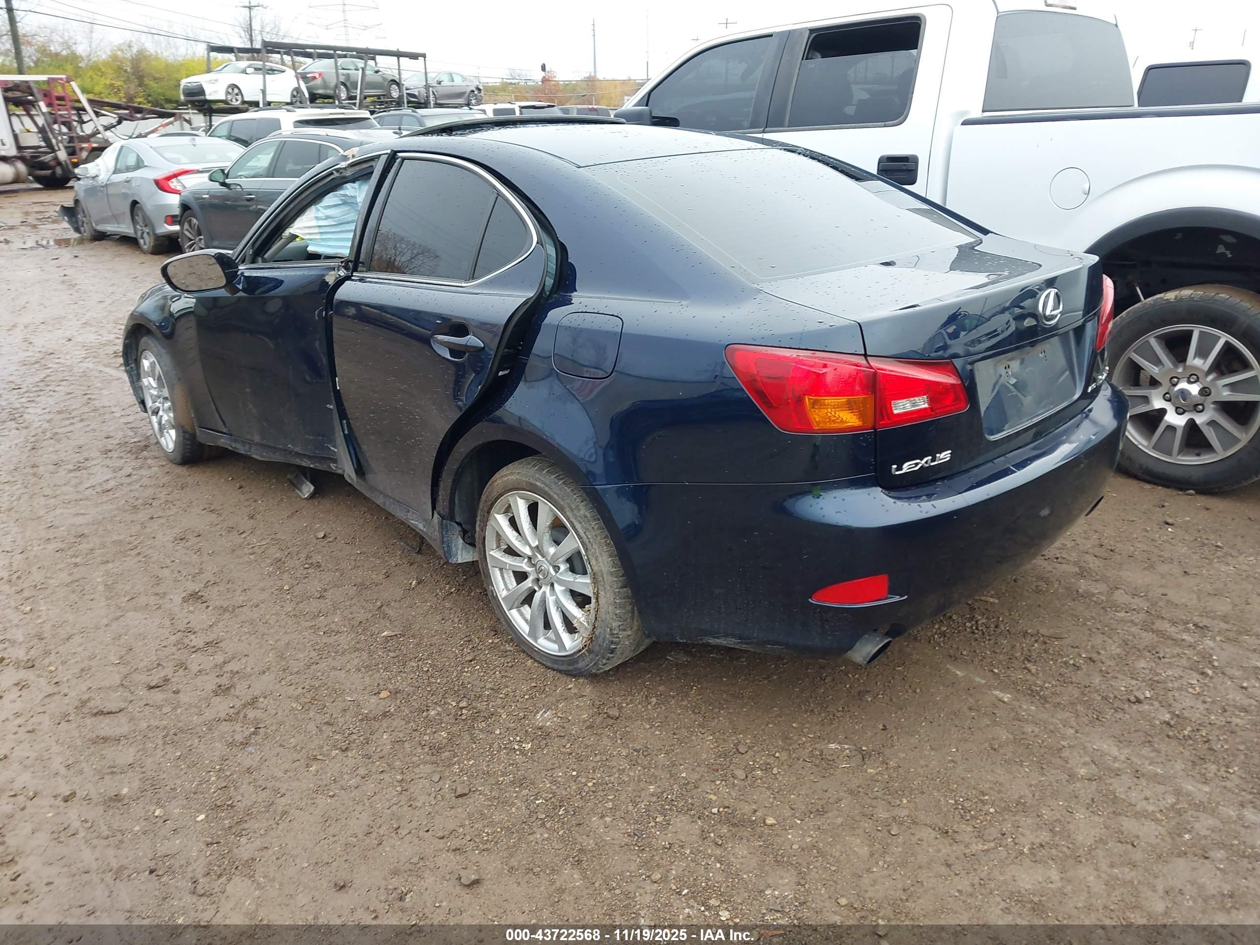 LEXUS IS image 3