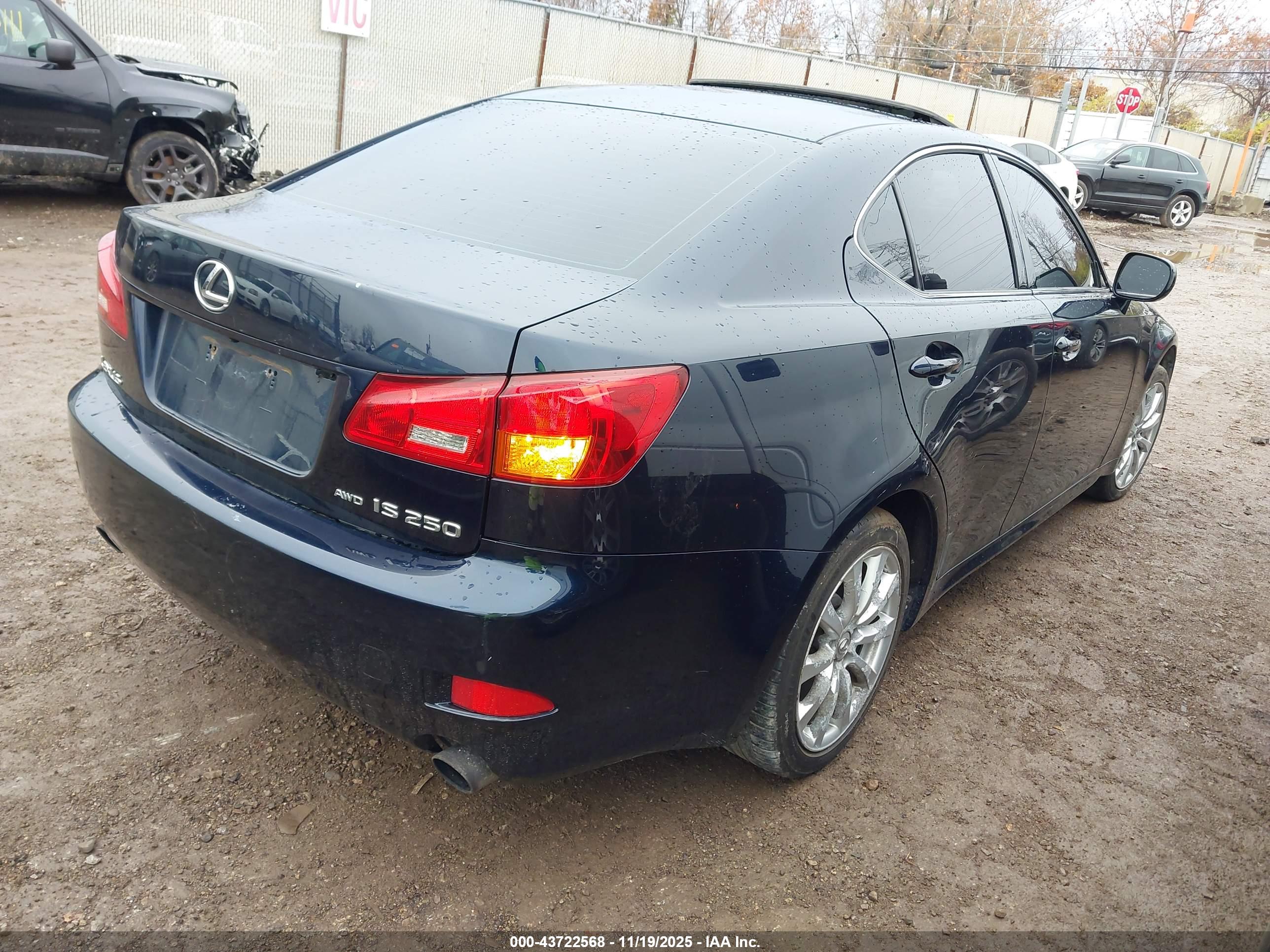 LEXUS IS image 4