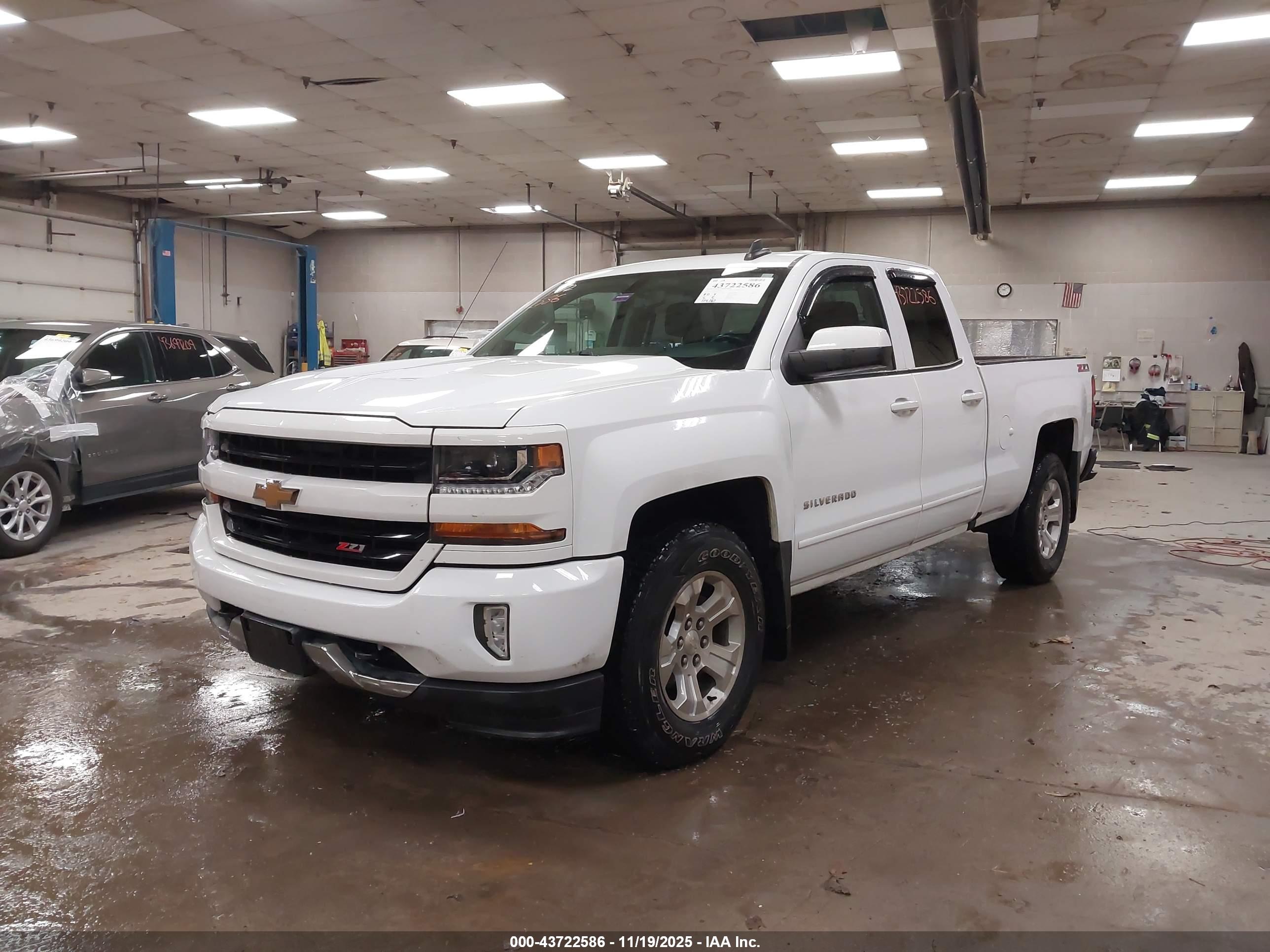 CHEVROLET SILVERADO image 2