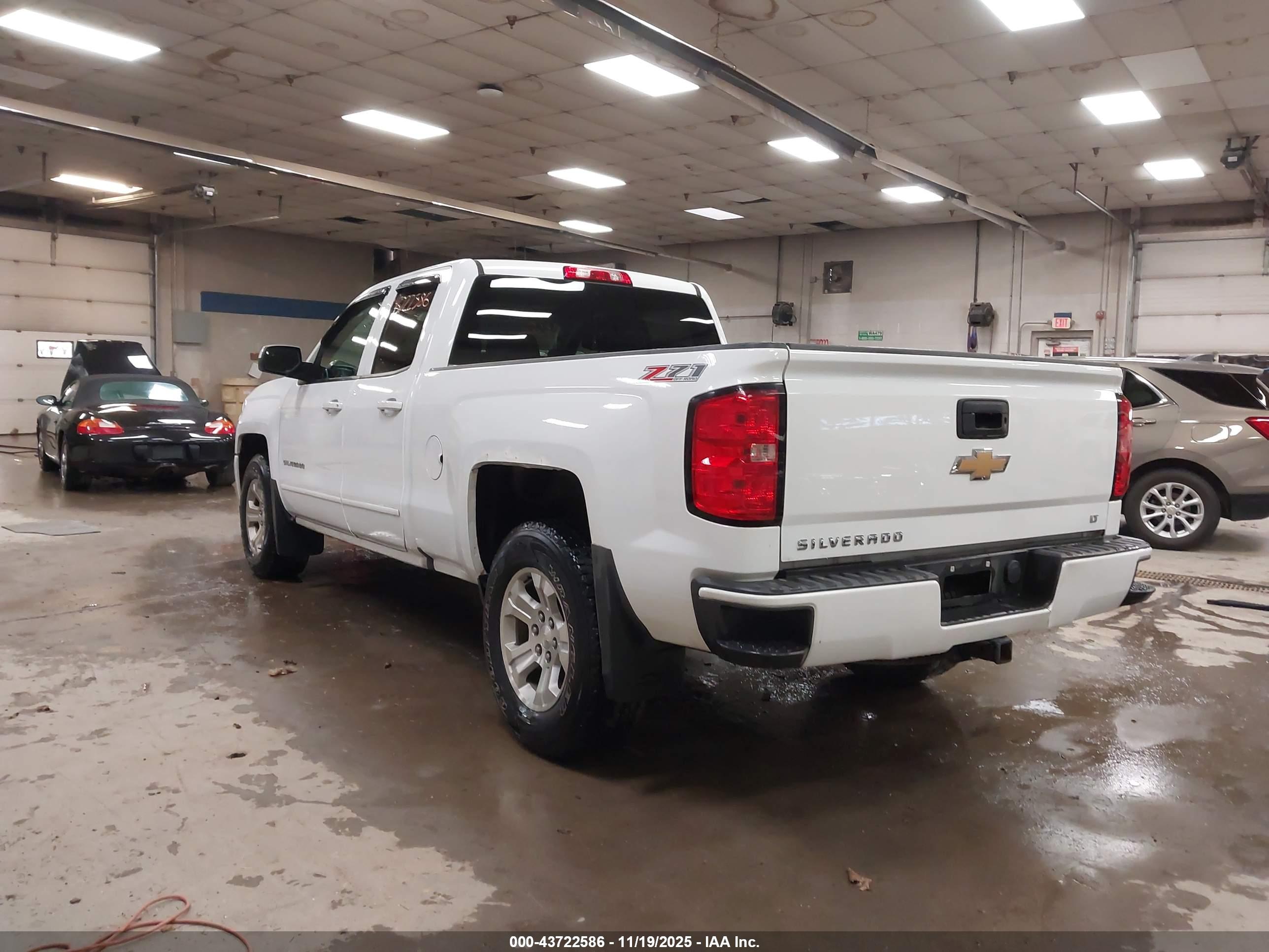 CHEVROLET SILVERADO image 3