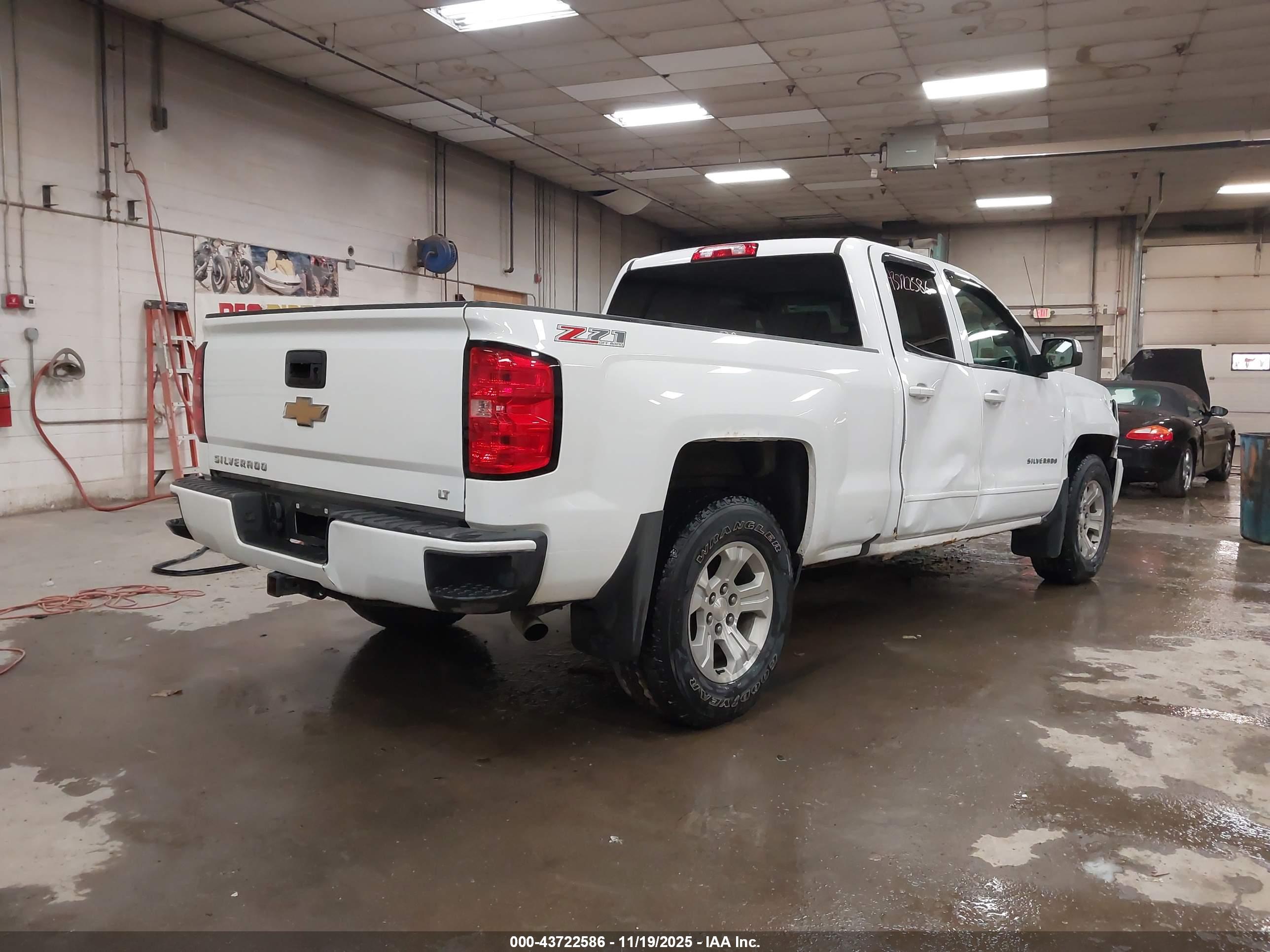 CHEVROLET SILVERADO image 4