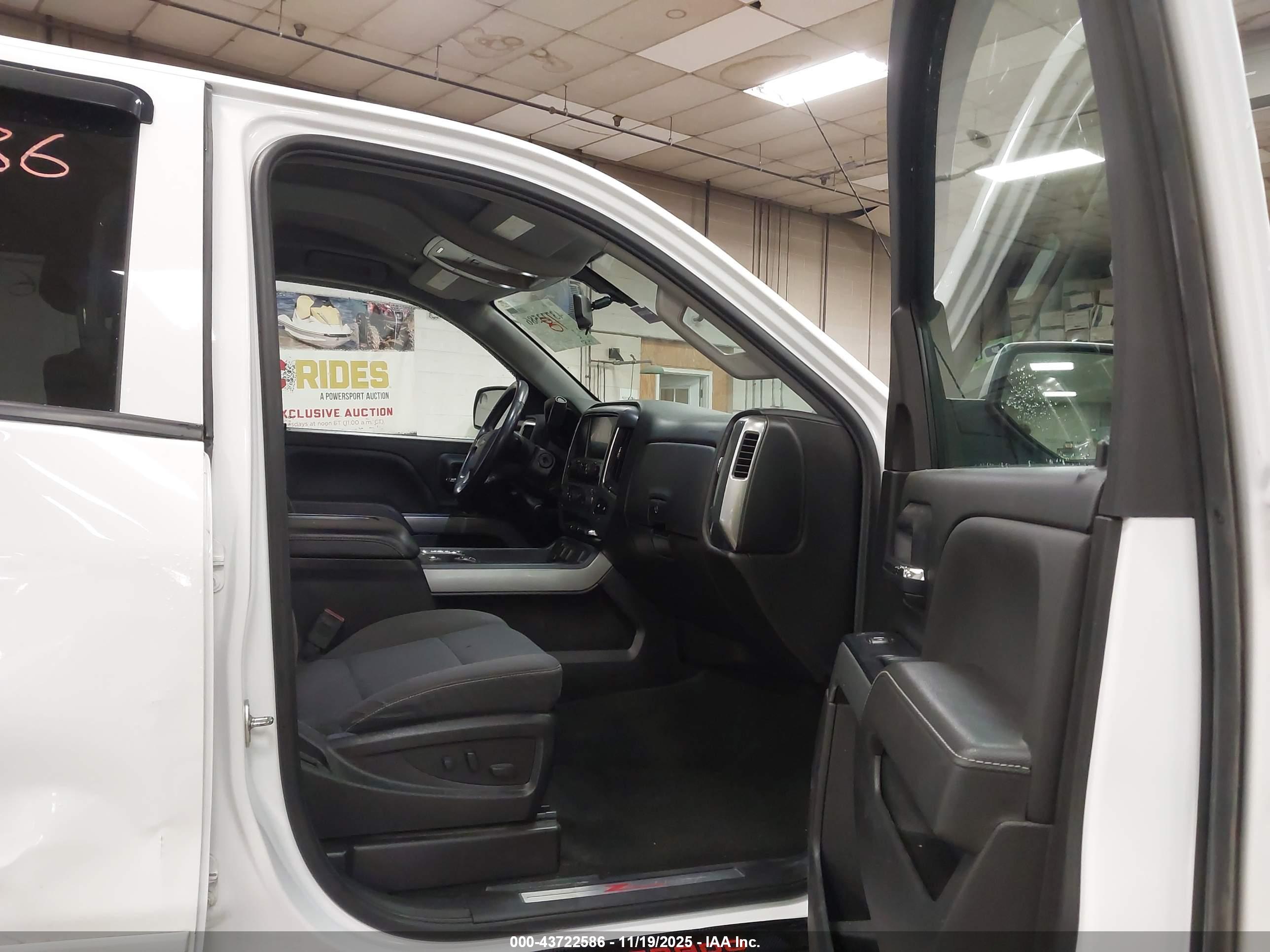 CHEVROLET SILVERADO image 5