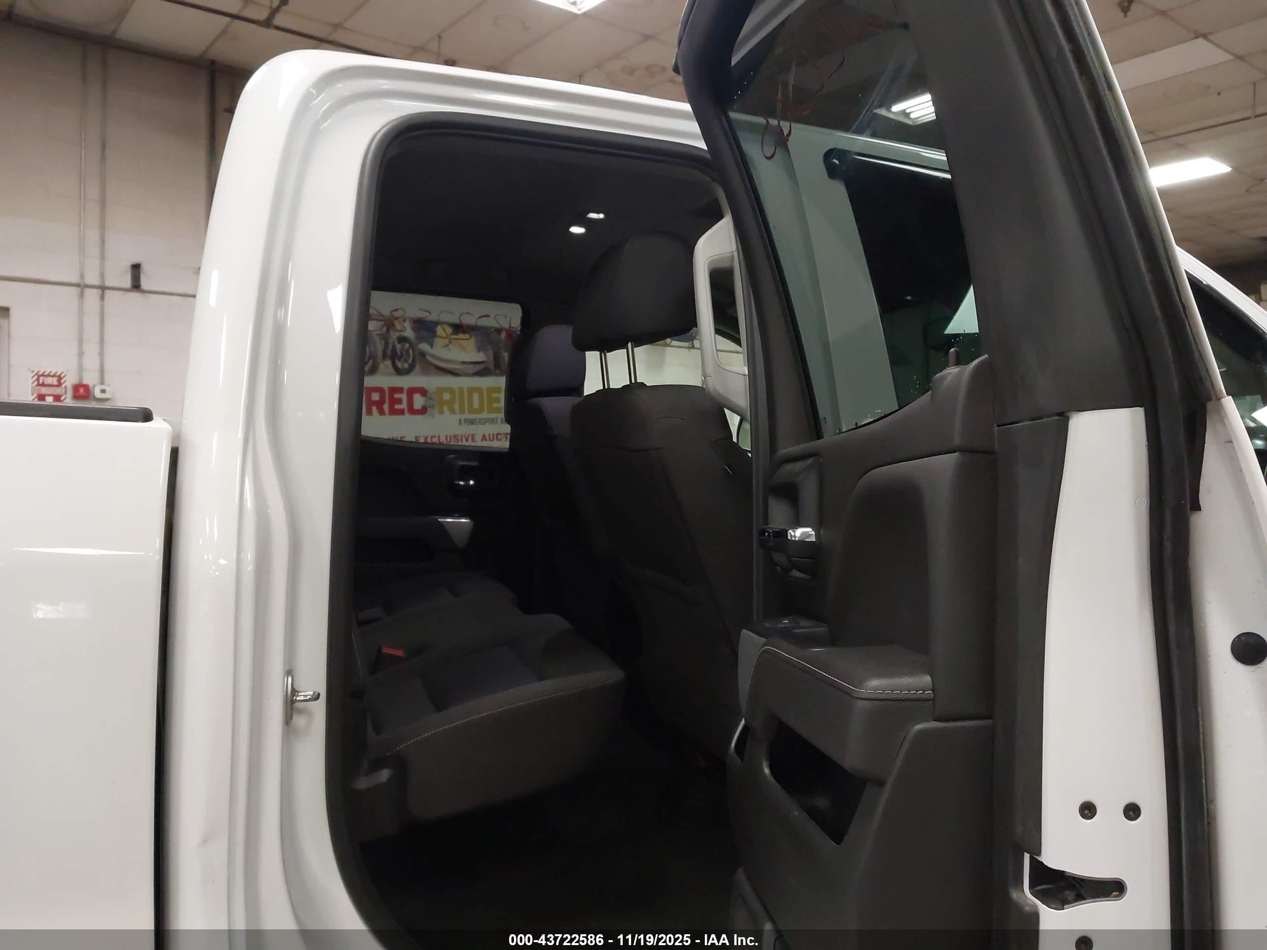 CHEVROLET SILVERADO image 8