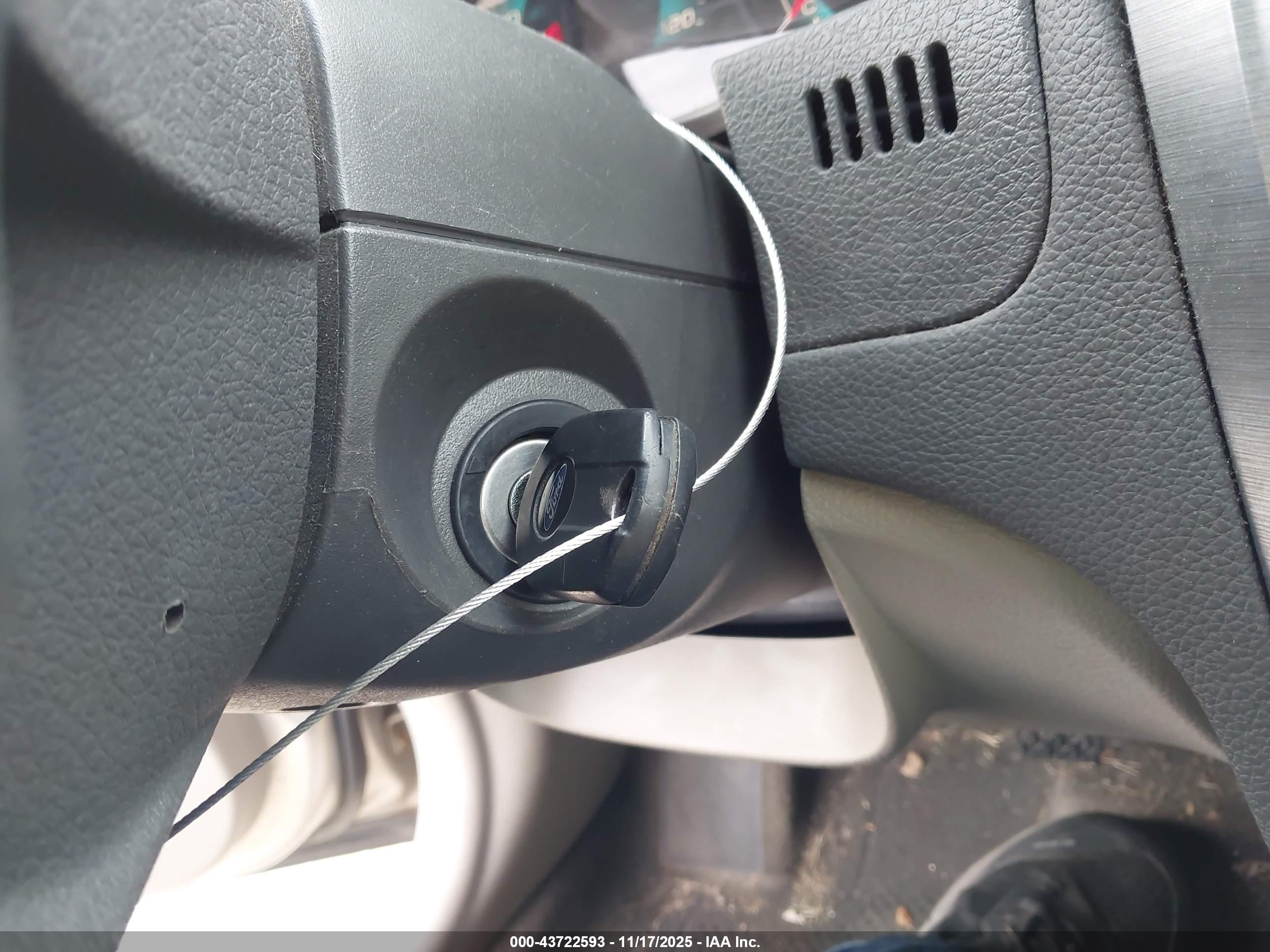 FORD FUSION image 11
