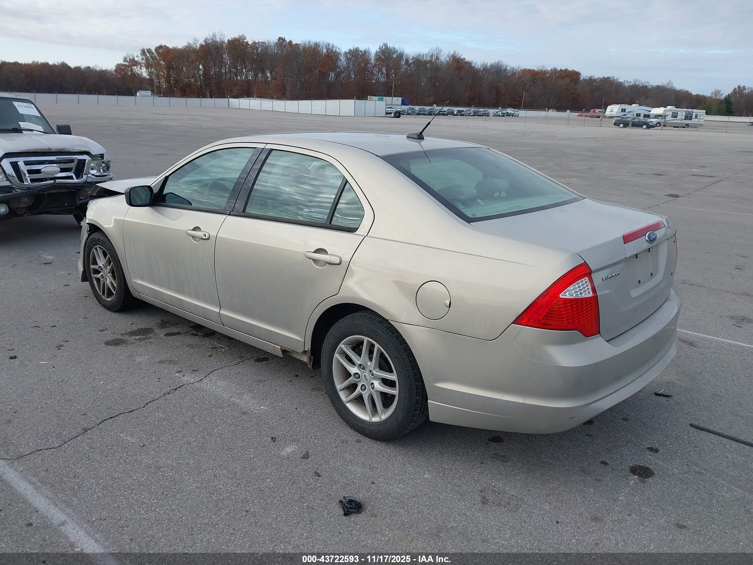 FORD FUSION image 3