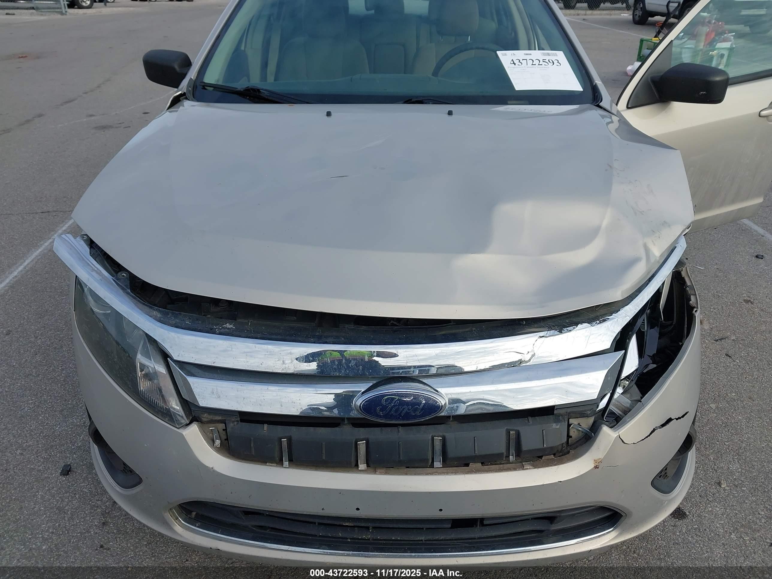 FORD FUSION image 6