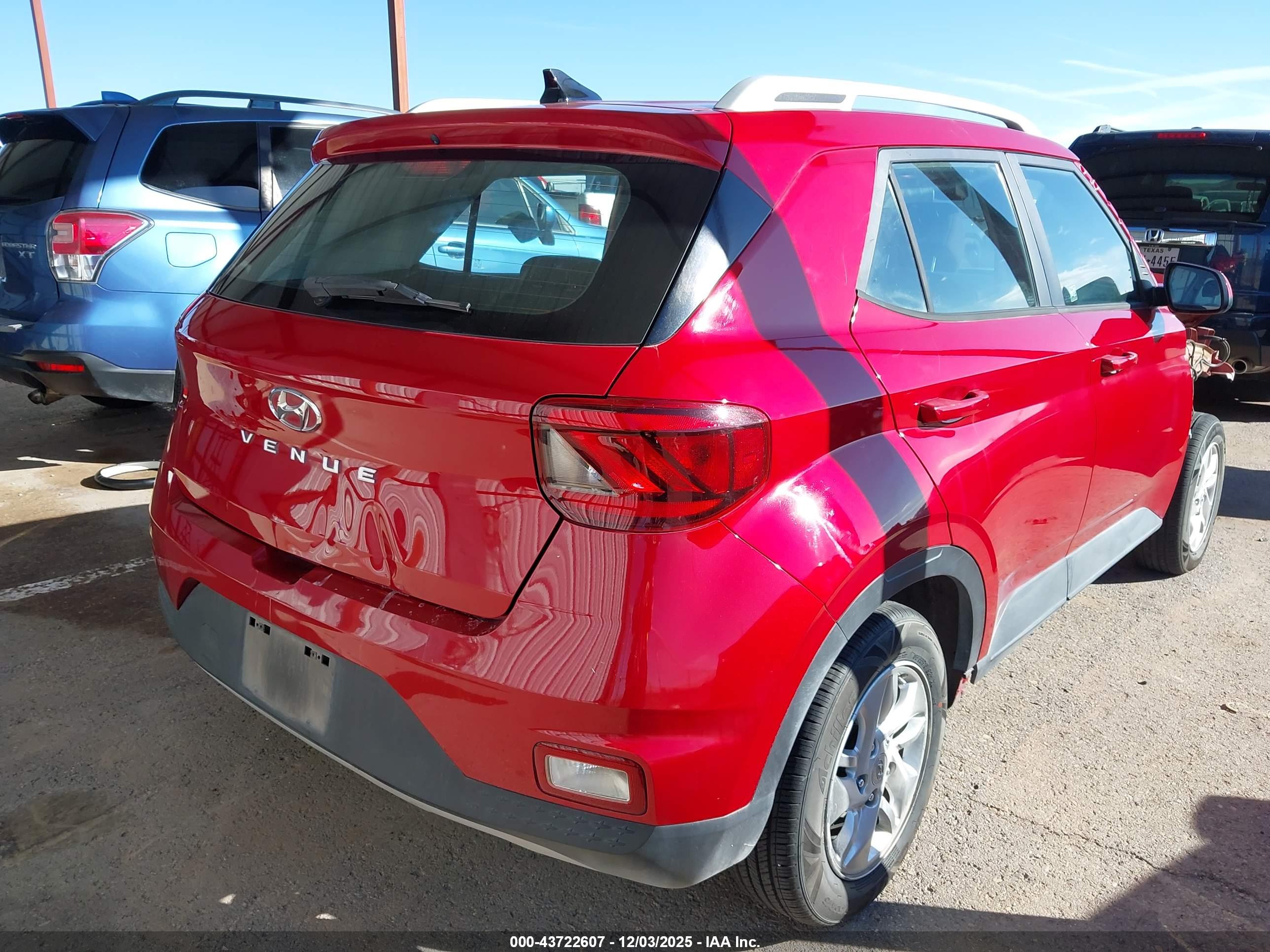 HYUNDAI VENUE image 4