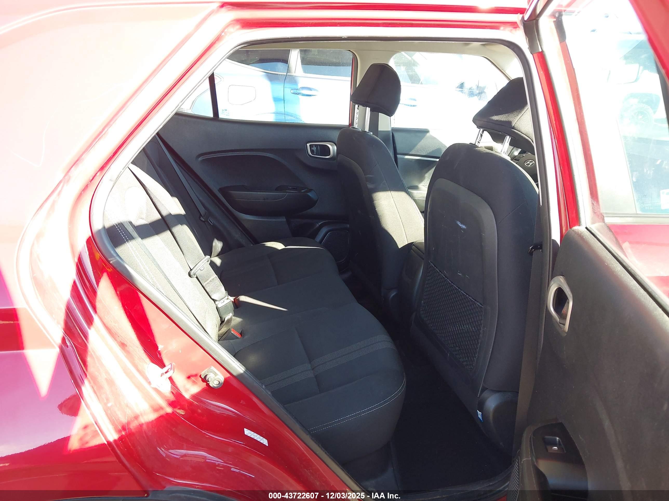 HYUNDAI VENUE image 8
