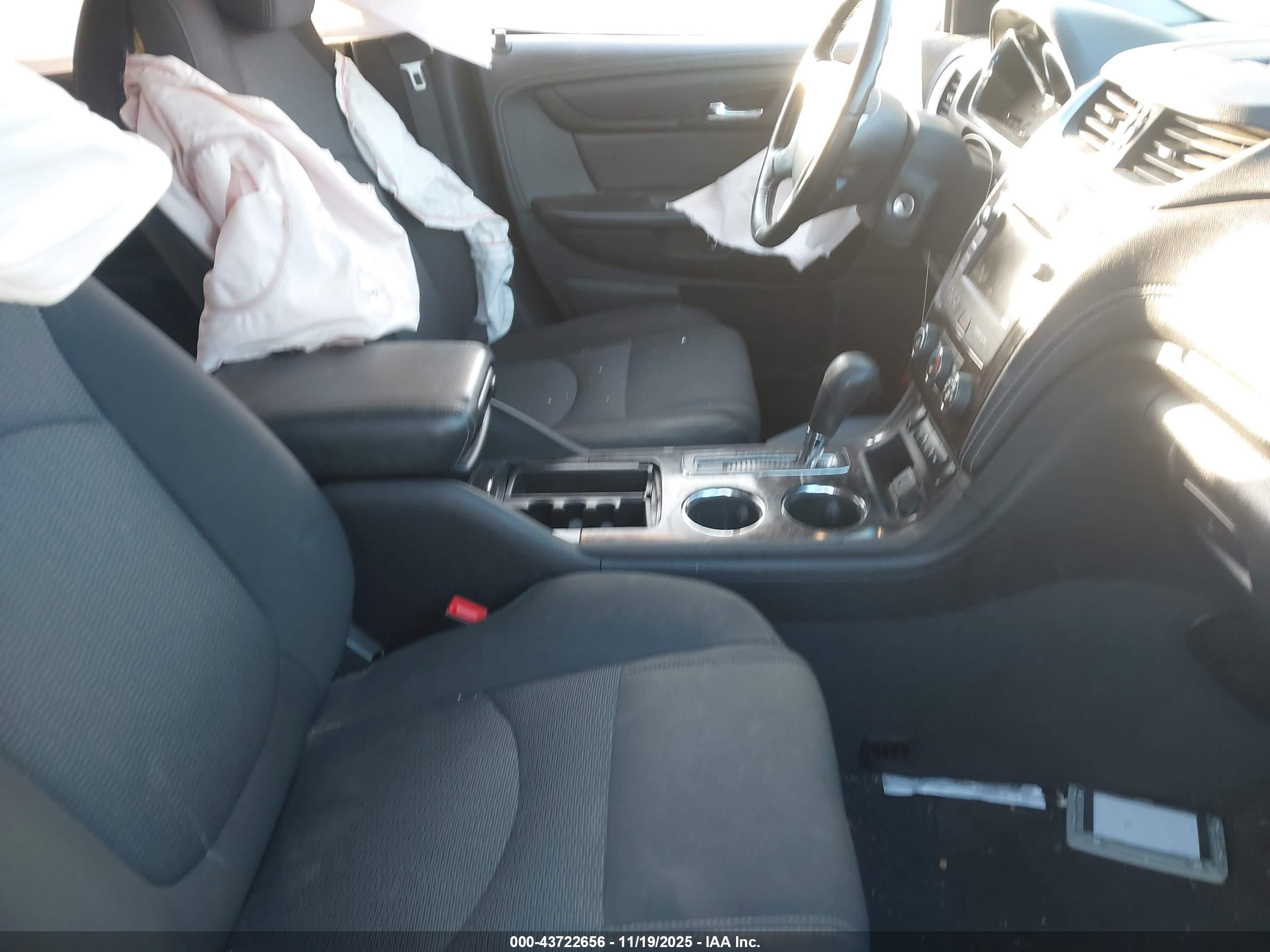 CHEVROLET TRAVERSE image 5