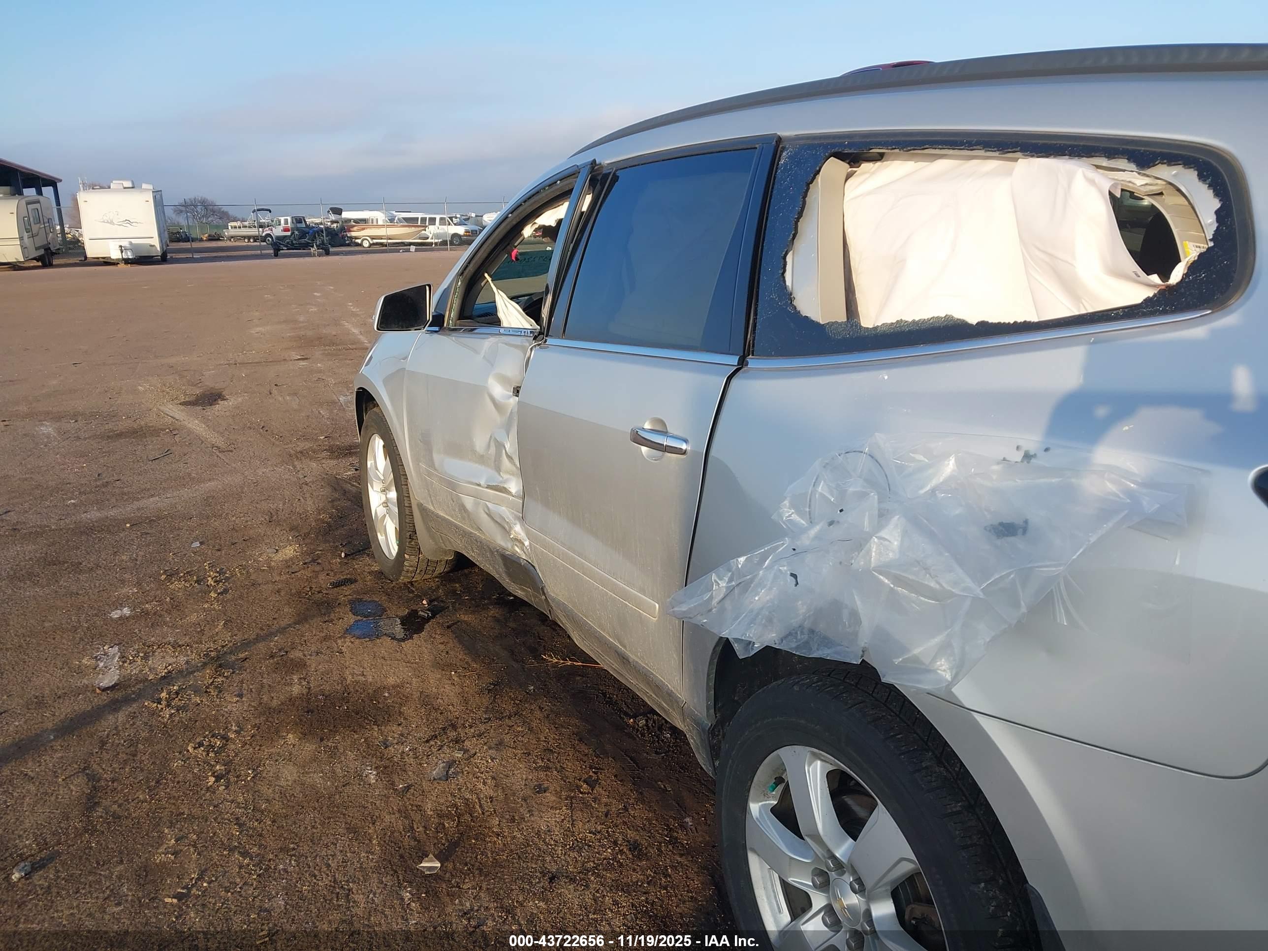 CHEVROLET TRAVERSE image 6