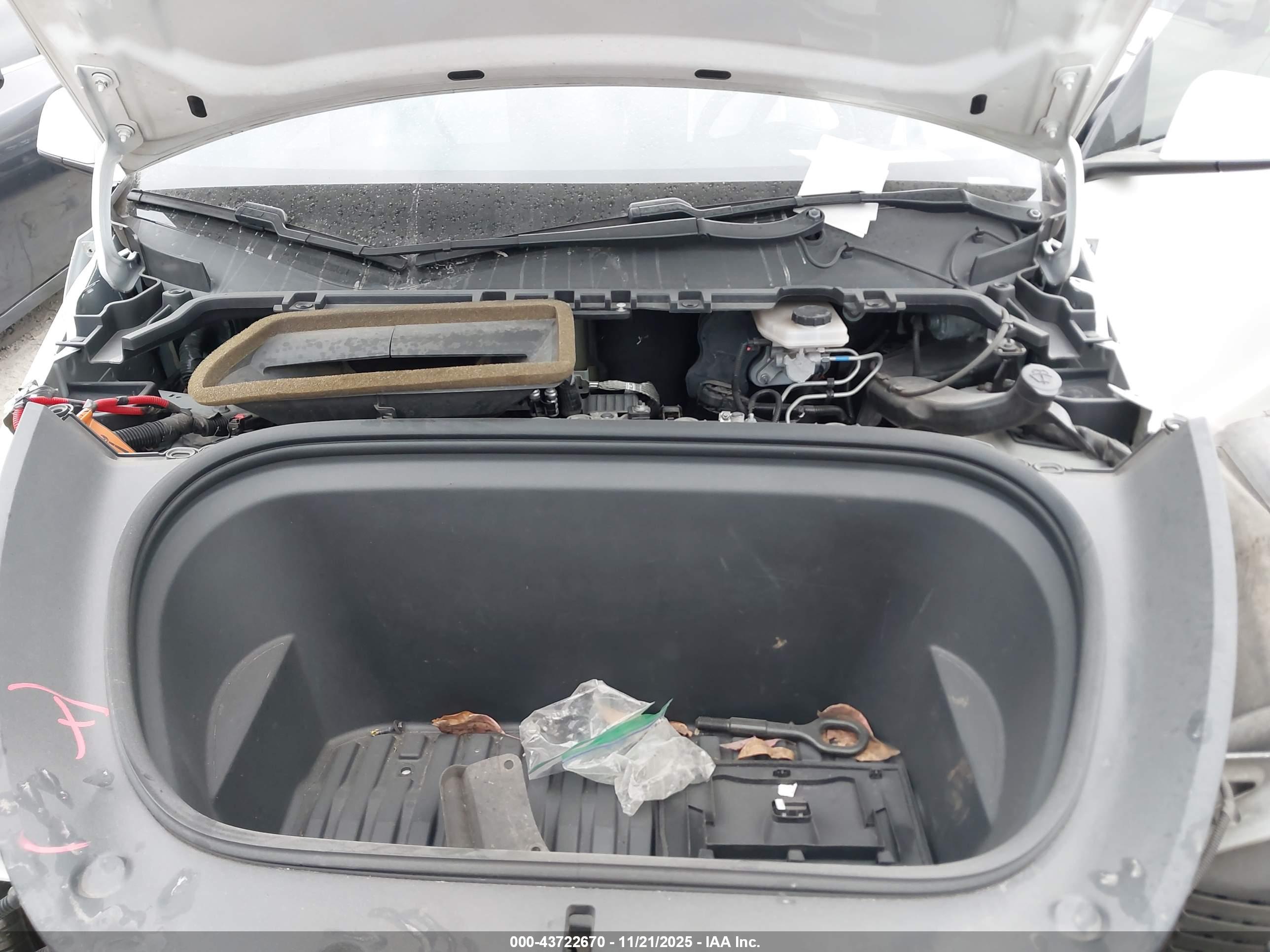 TESLA MODEL image 10
