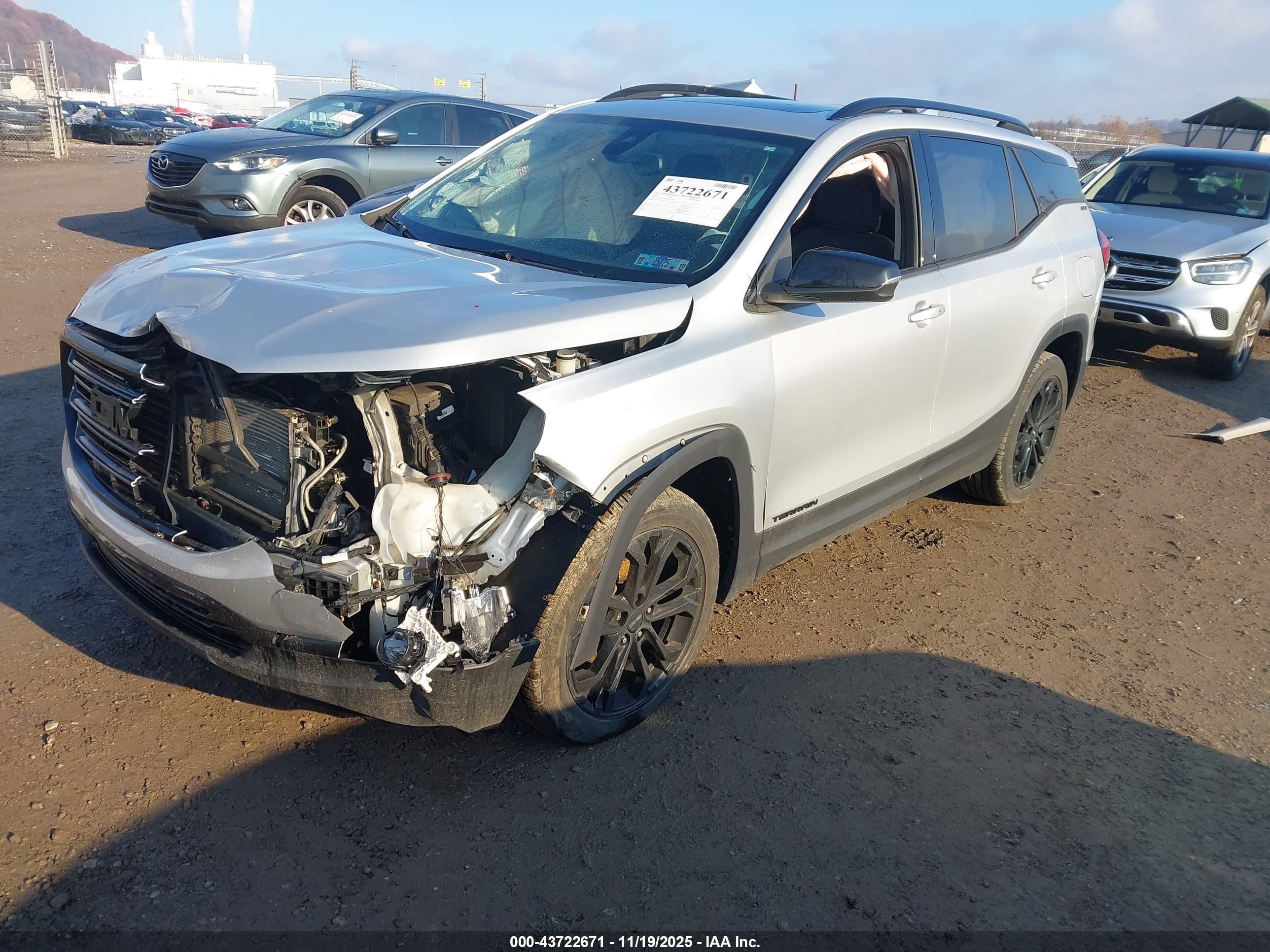 GMC TERRAIN image 2