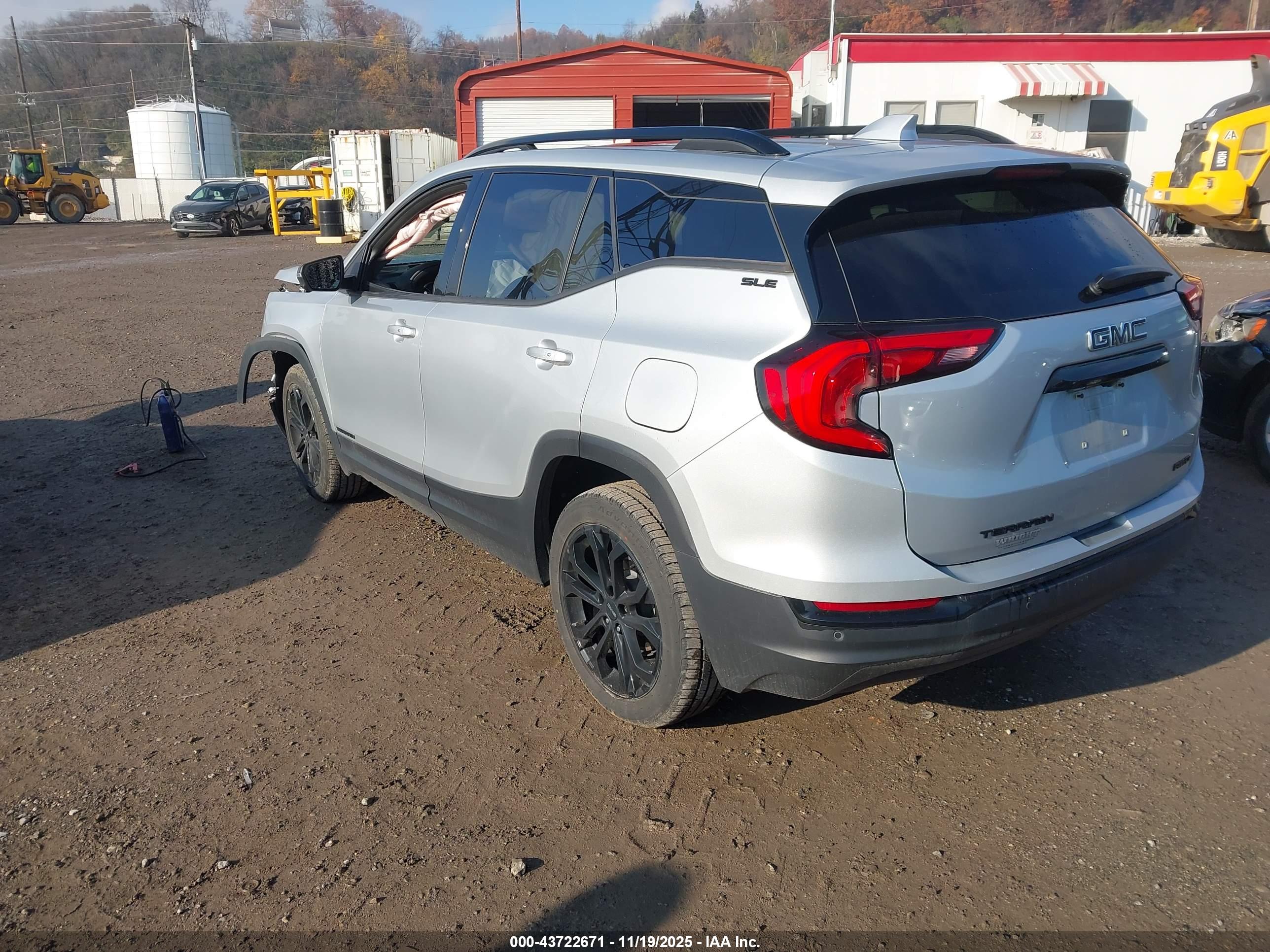 GMC TERRAIN image 3