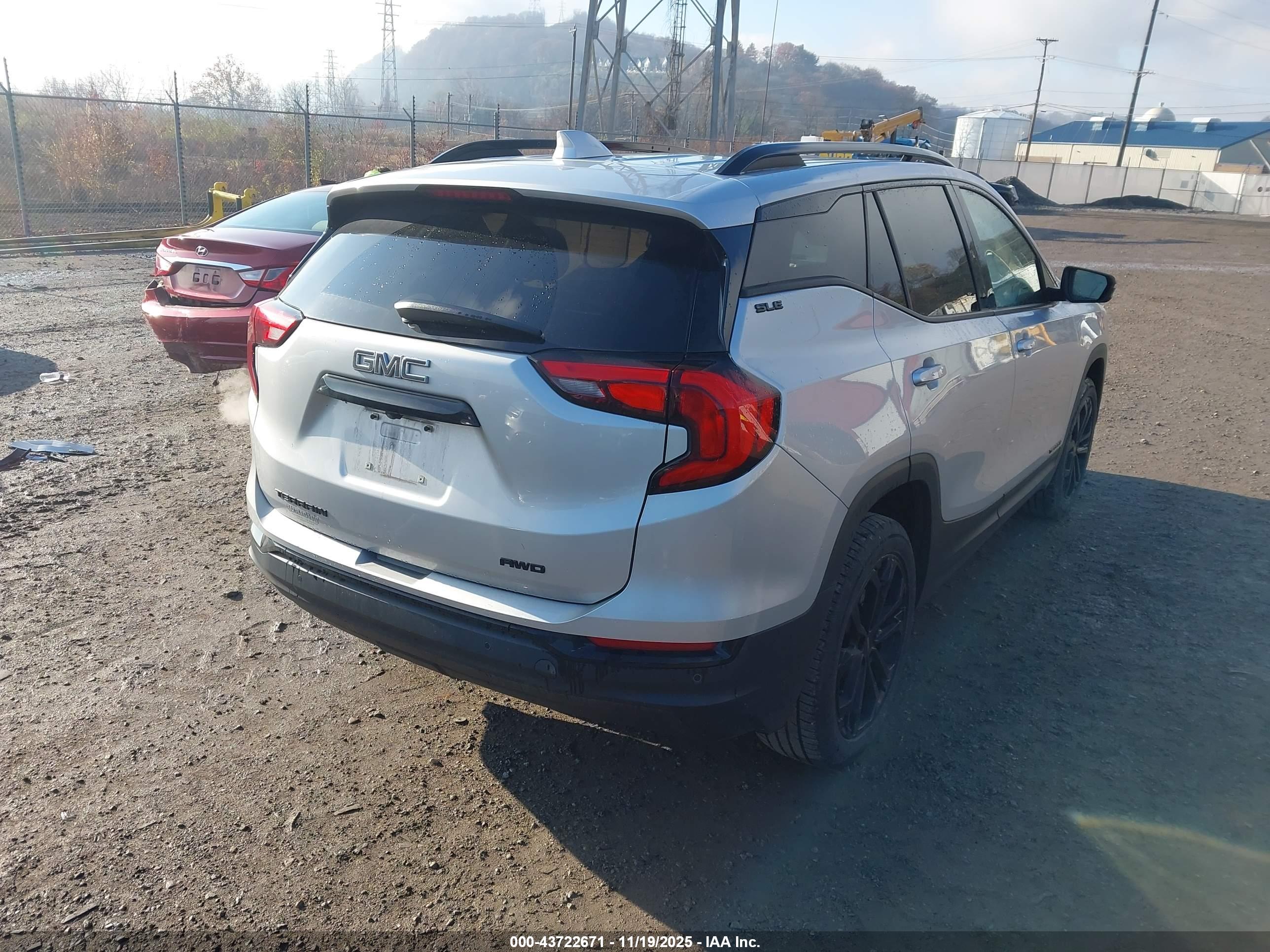 GMC TERRAIN image 4