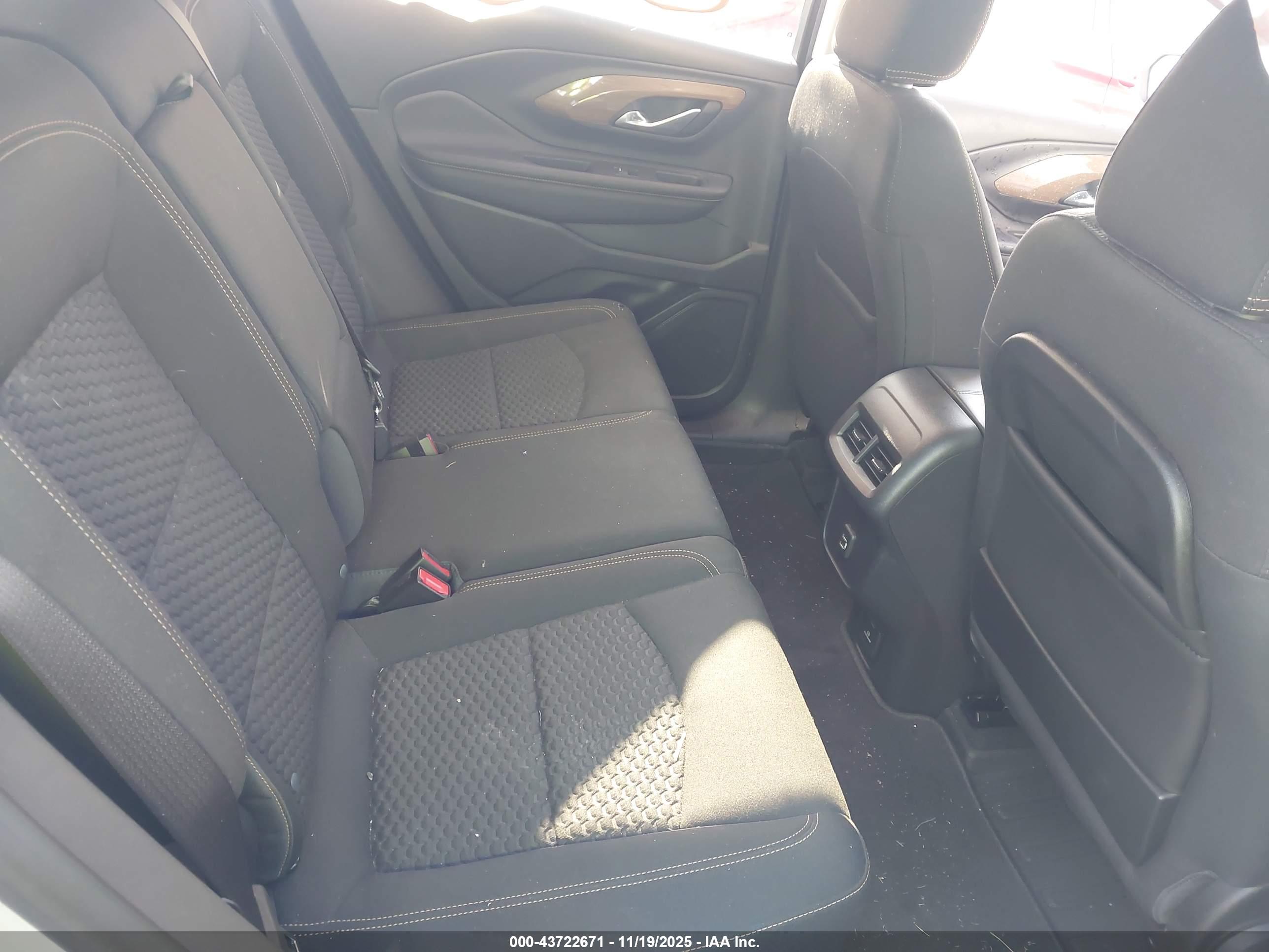 GMC TERRAIN image 8
