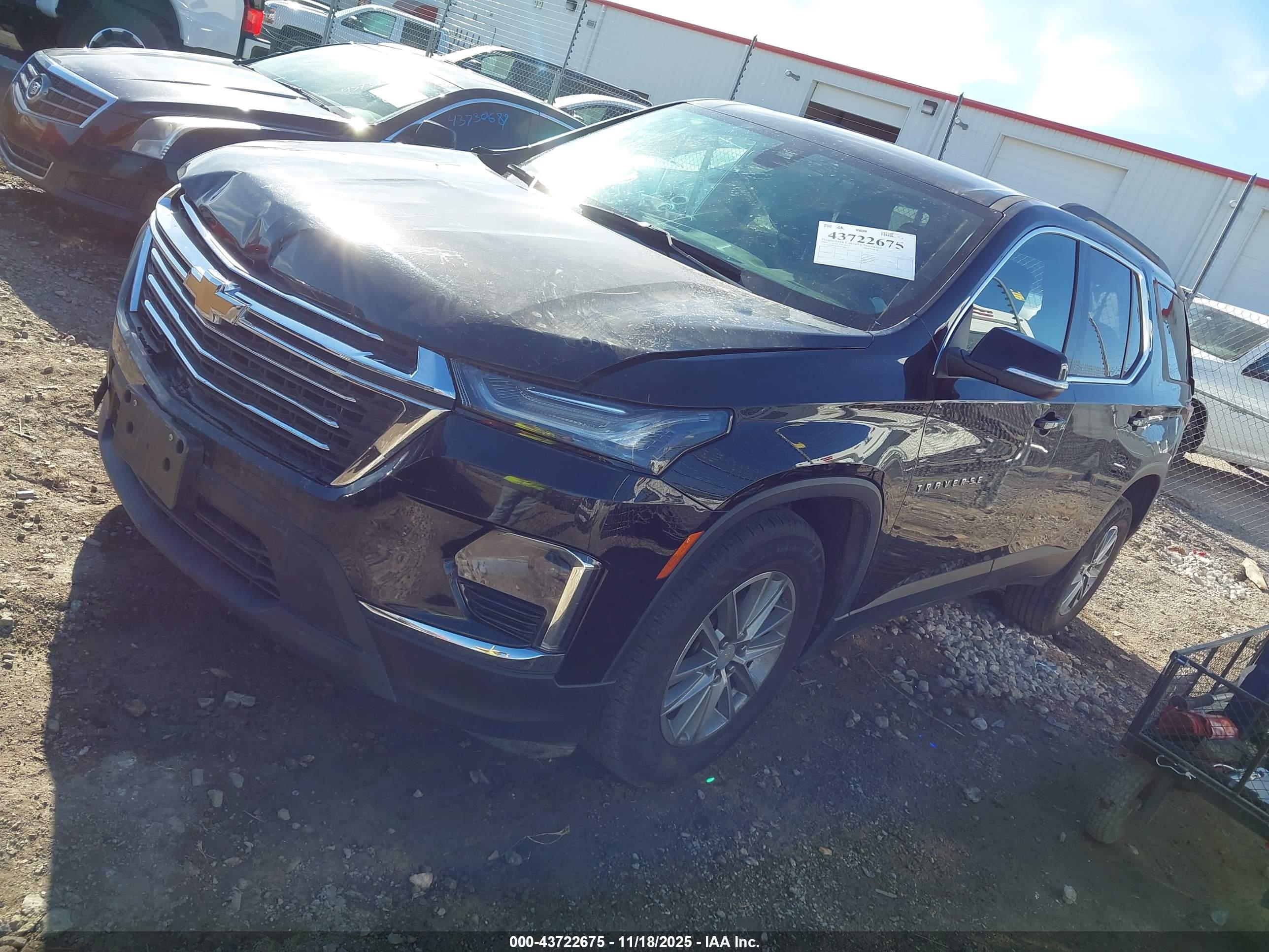 CHEVROLET TRAVERSE image 2