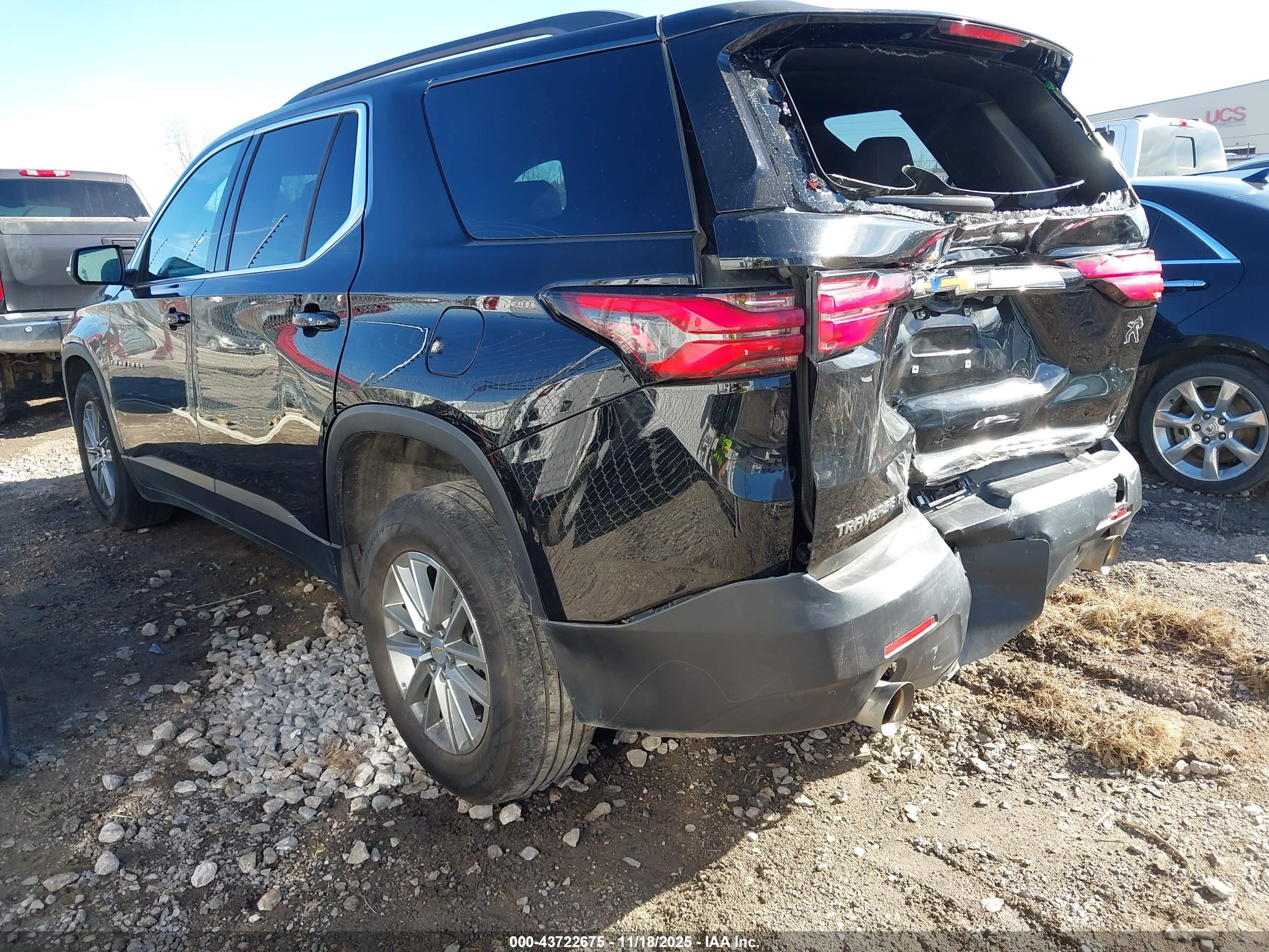 CHEVROLET TRAVERSE image 3