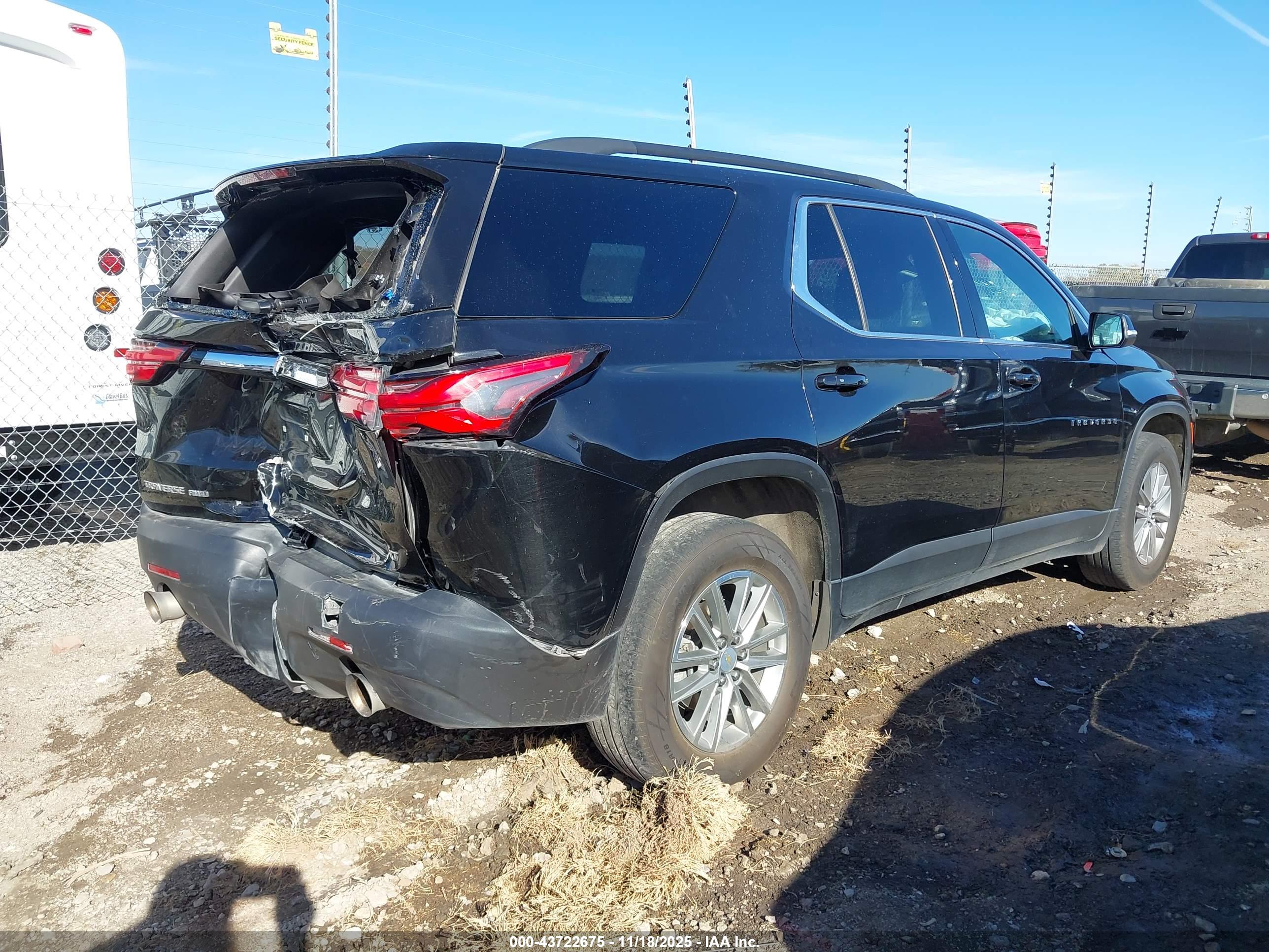 CHEVROLET TRAVERSE image 4