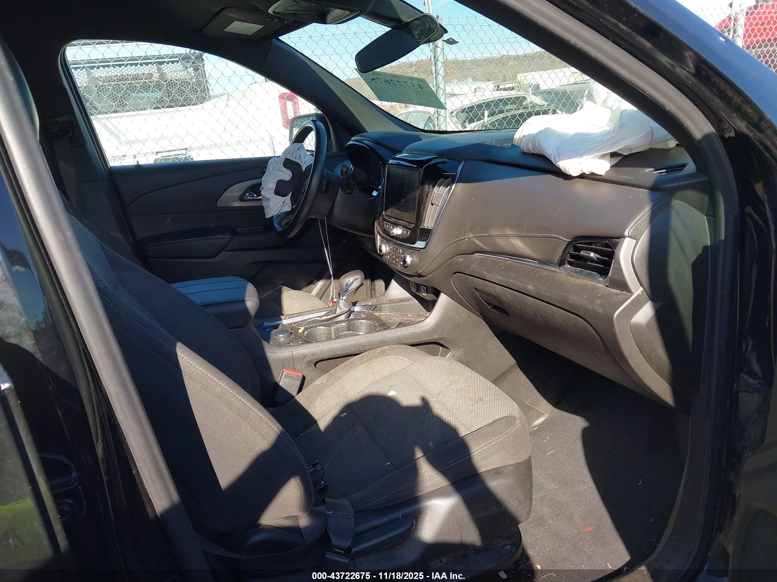 CHEVROLET TRAVERSE image 5