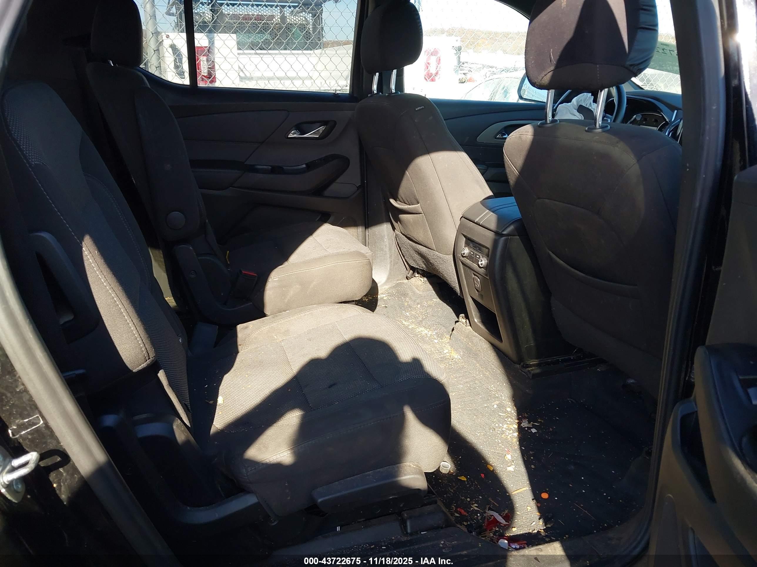 CHEVROLET TRAVERSE image 8