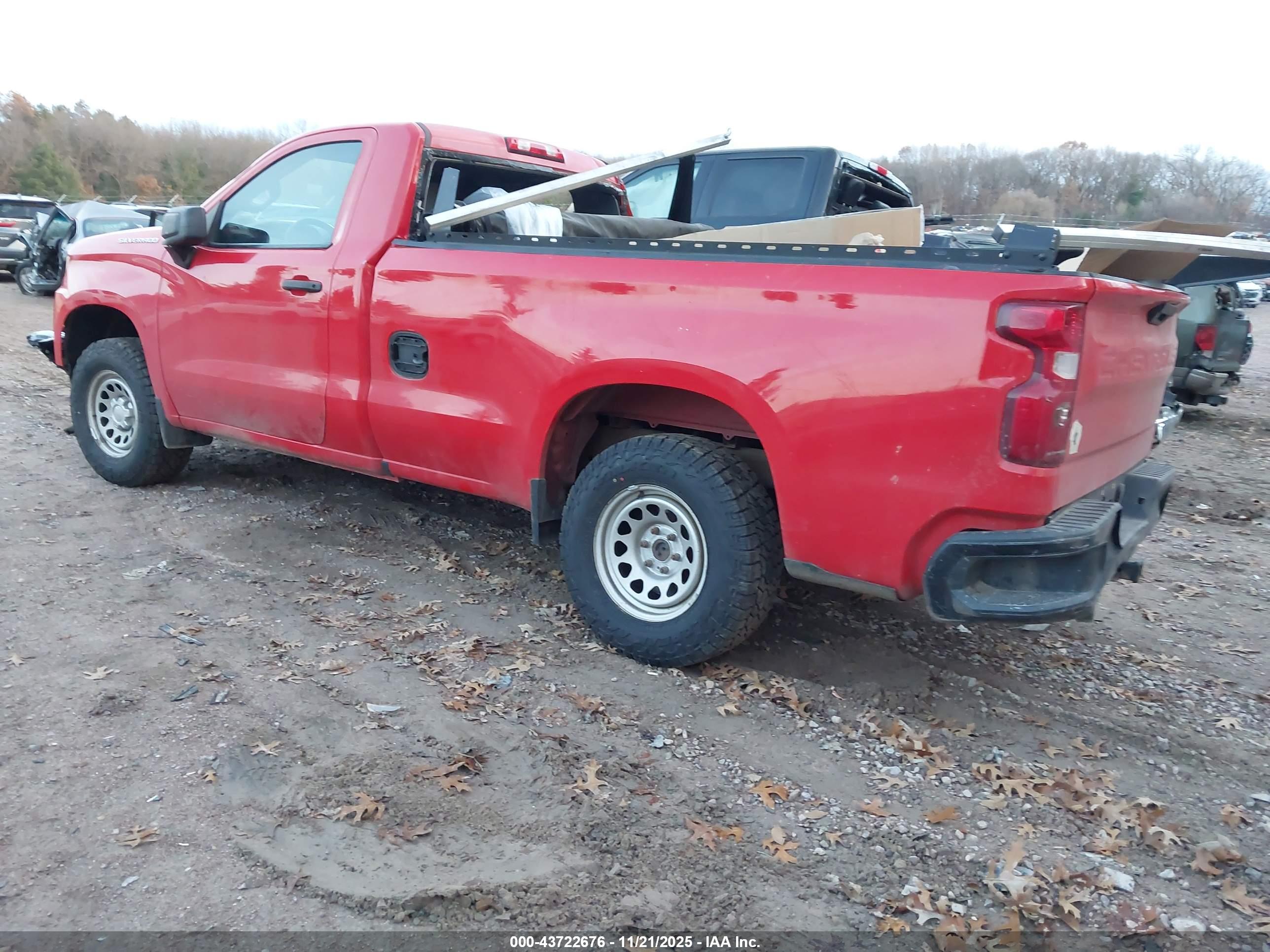 CHEVROLET SILVERADO image 3